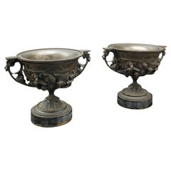 Grande paire de tasses à boire anciennes, gobelet Grand Tour en bronze italien, victorien