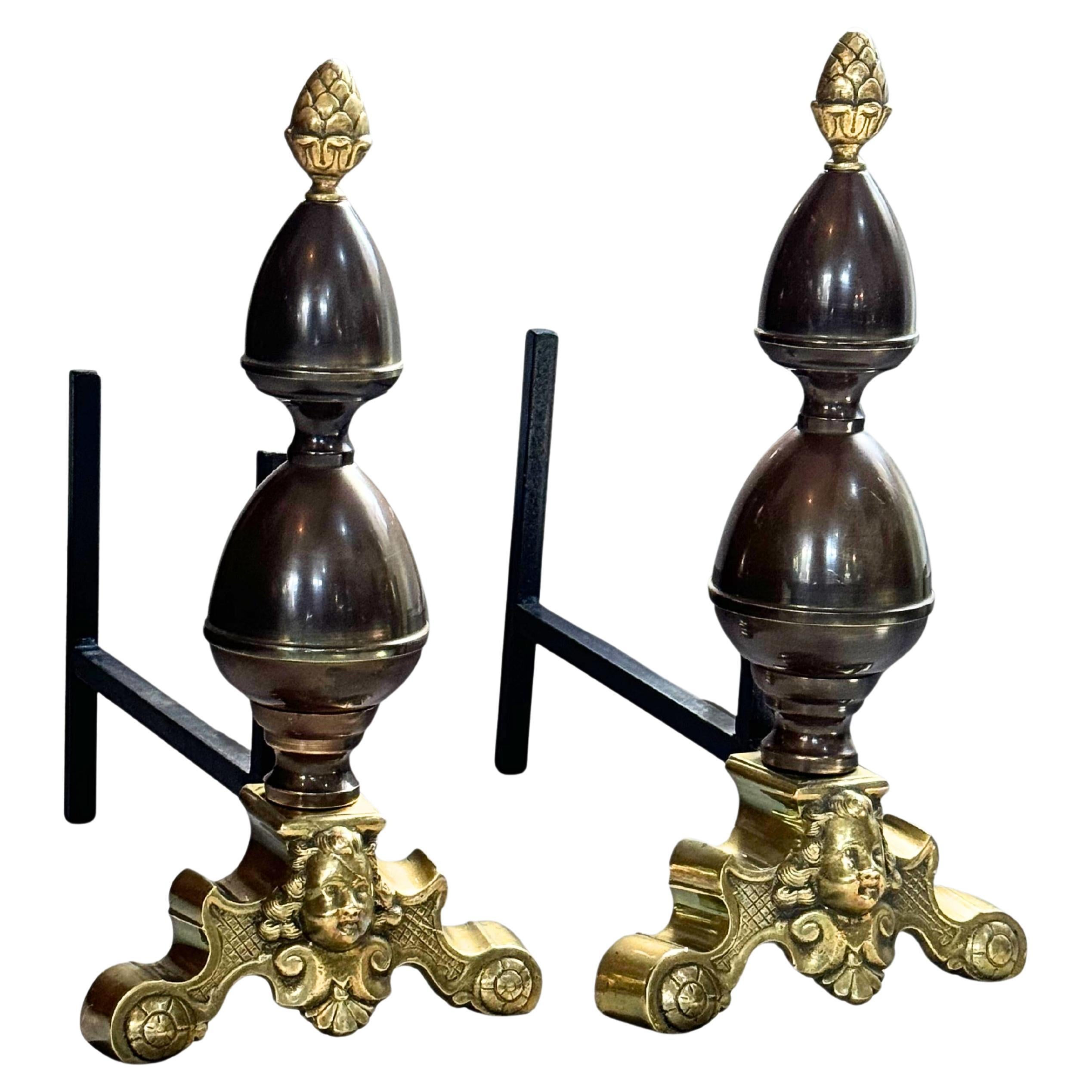 Grande paire d'anciens chenets hollandais en bronze moulé et laiton