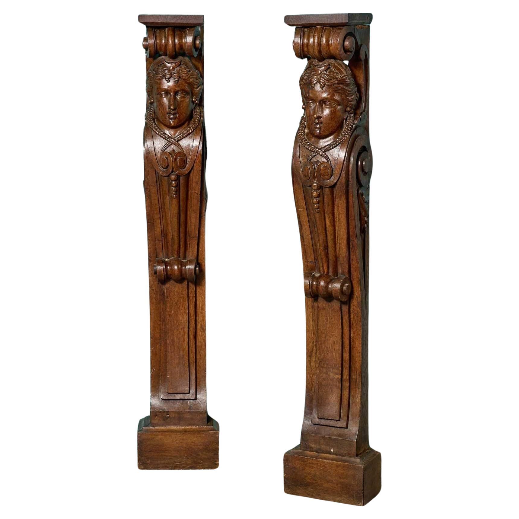 Grande coppia di staffe per cariatidi antiche inglesi intagliate in Oak in vendita