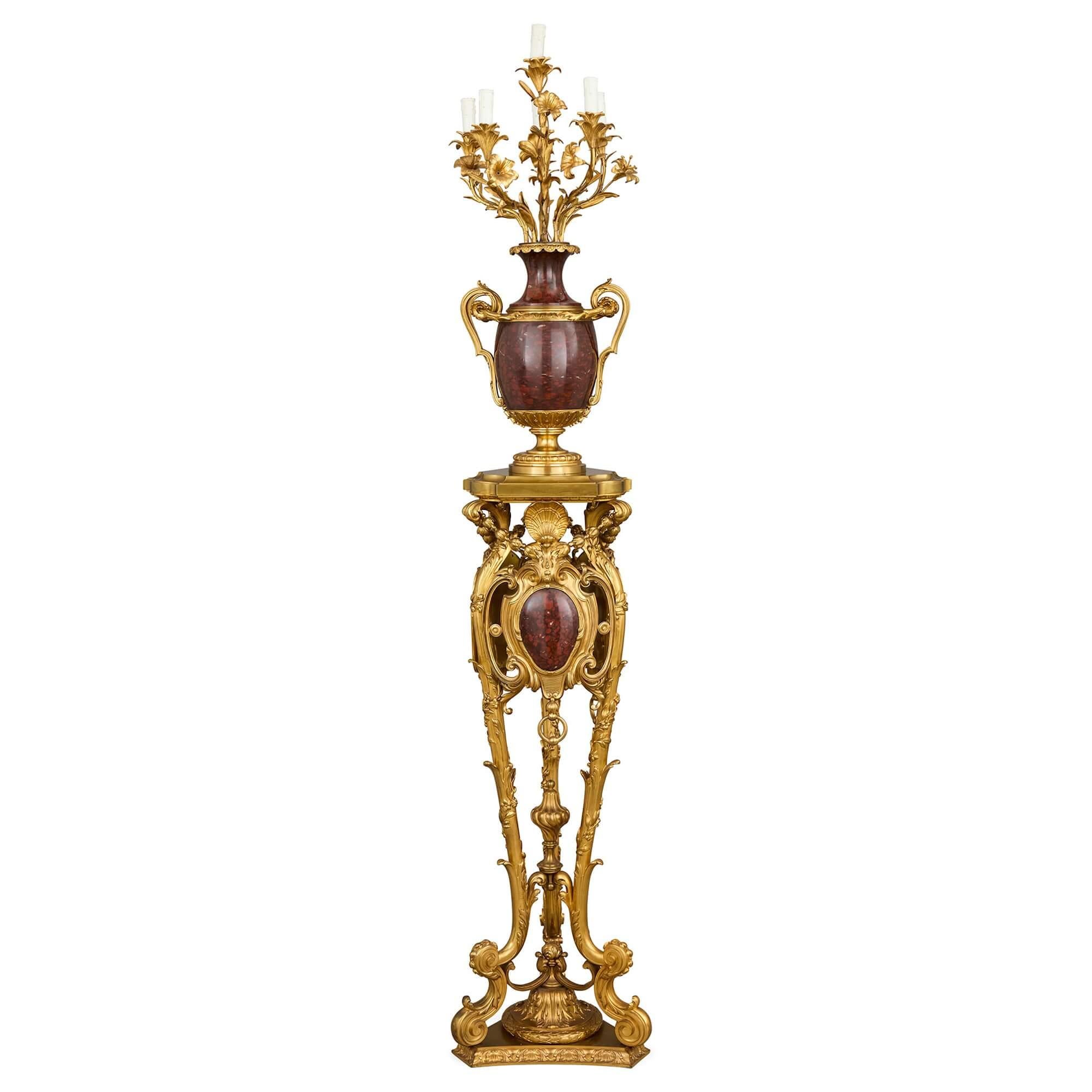 Gran pareja de antiguos candelabros franceses de mármol y ormolu de Paul Sormani
Francés, finales del siglo XIX 
Altura 210 cm, anchura 40 cm, profundidad 34 cm

Fabricados en el elegante estilo Luis XVI por Paul Sormani (francés, 1817-1877), este
