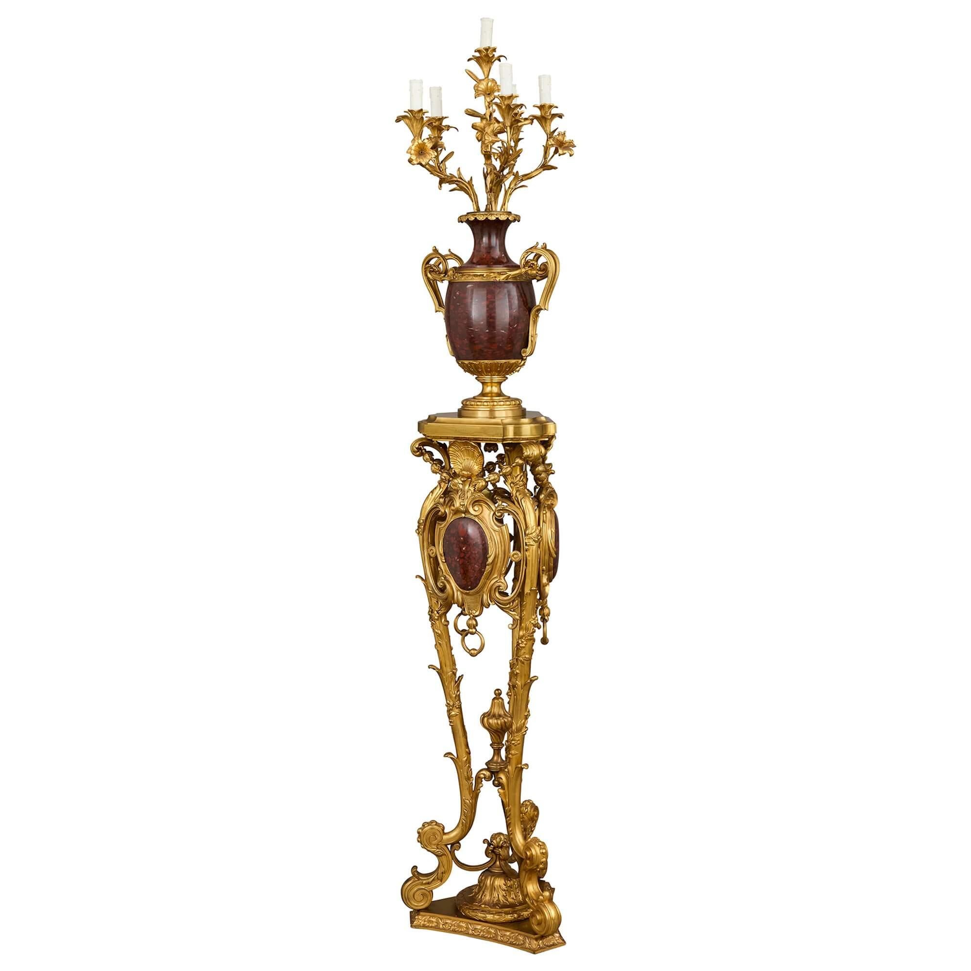 Gran Pareja de Antiguos Candelabros Franceses de Mármol y Ormolu de Paul Sormani Luis XVI en venta