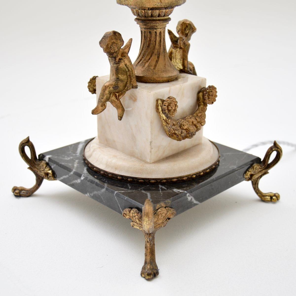 Großes Paar antiker französischer Marmor-Tischlampen im Angebot 2