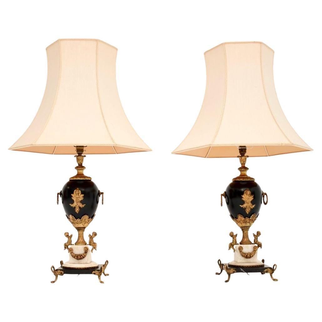 Großes Paar antiker französischer Marmor-Tischlampen im Angebot
