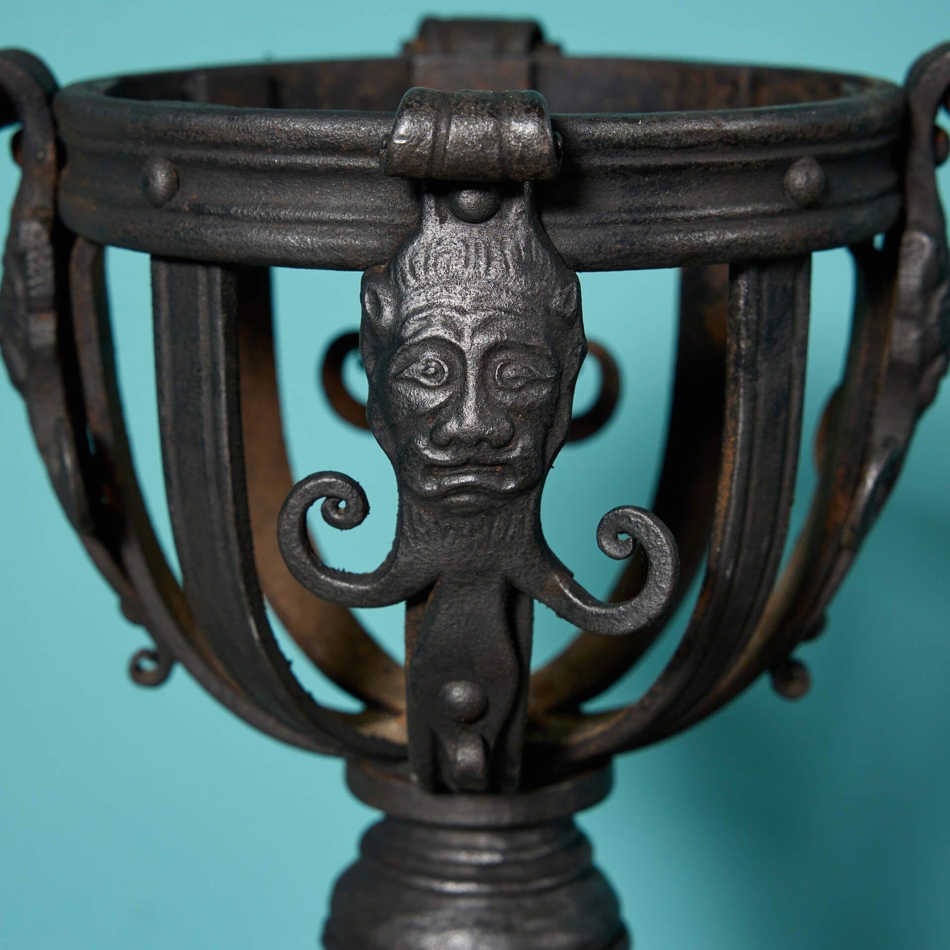 Baroque Grande paire d'anciens chiens de feu de style rococo anglais en vente