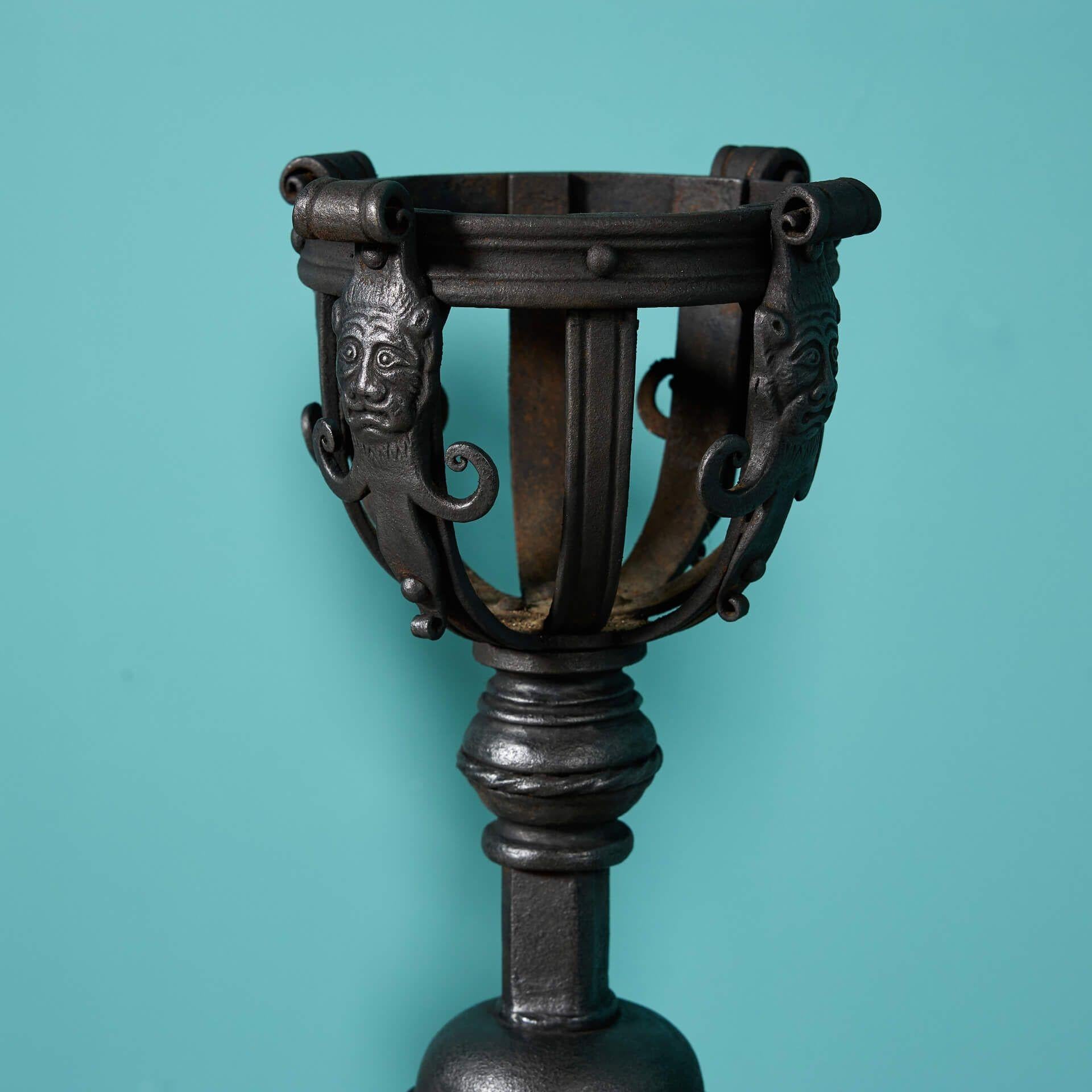 Grande paire d'anciens chiens de feu de style rococo anglais État moyen - En vente à Wormelow, Herefordshire