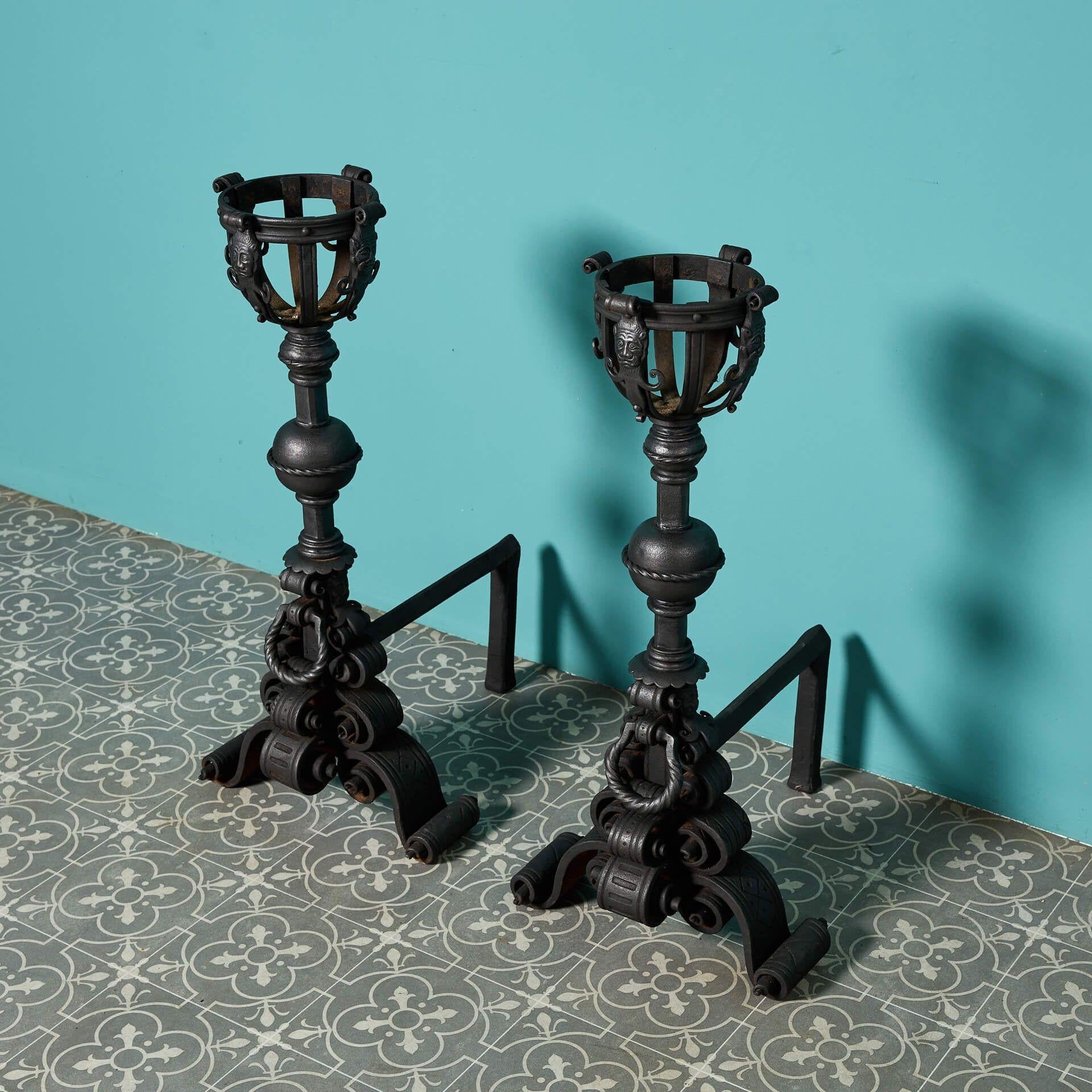 XIXe siècle Grande paire d'anciens chiens de feu de style rococo anglais en vente