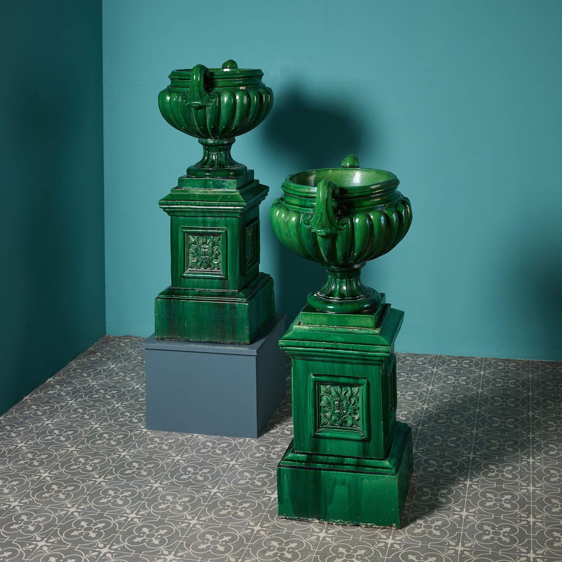 Ceramica Grande coppia di urne in gres smaltato antico in vendita