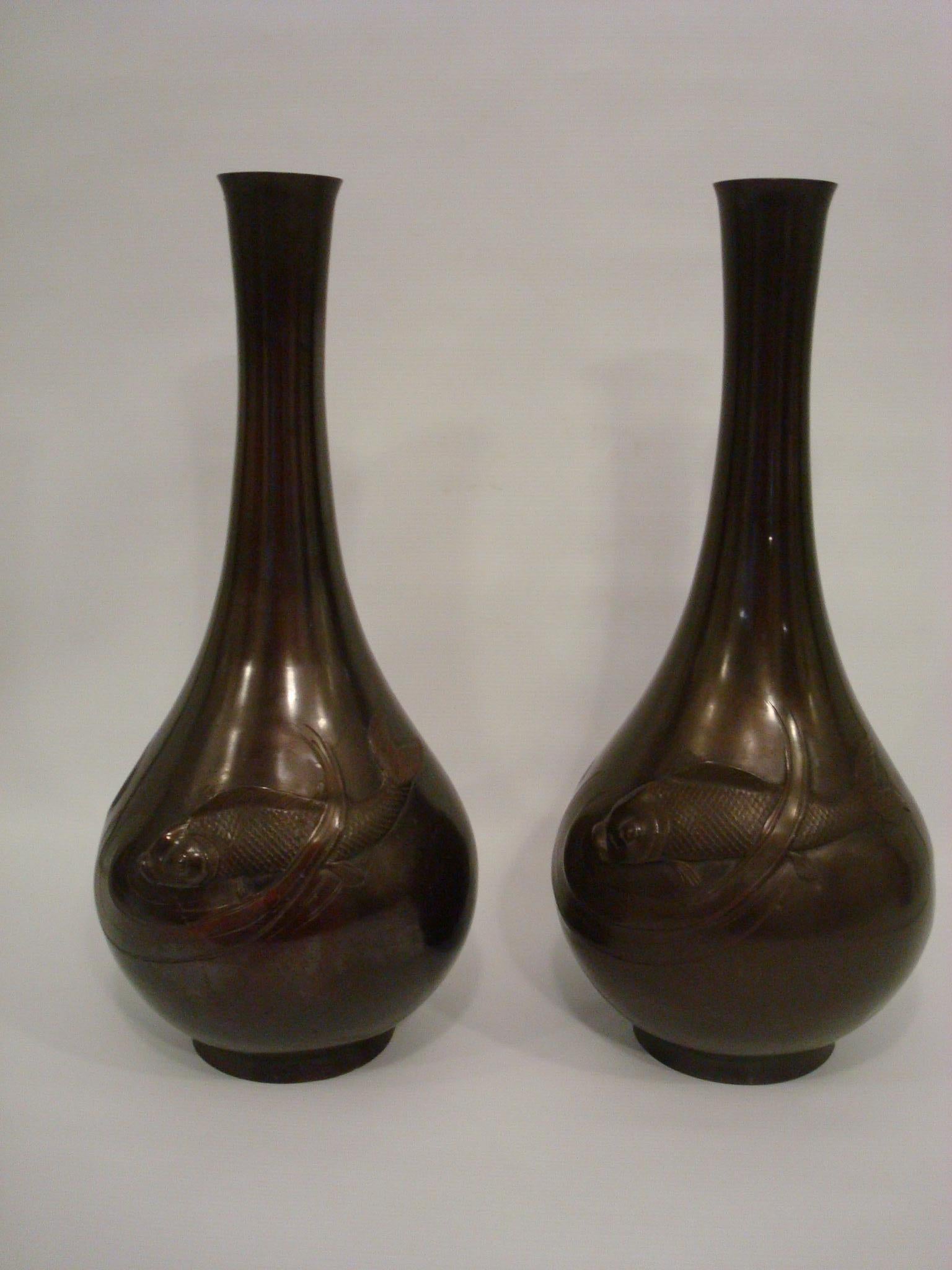 large pair of antique Japanese bronze vases with carp fish, Meiji period For Sale 14