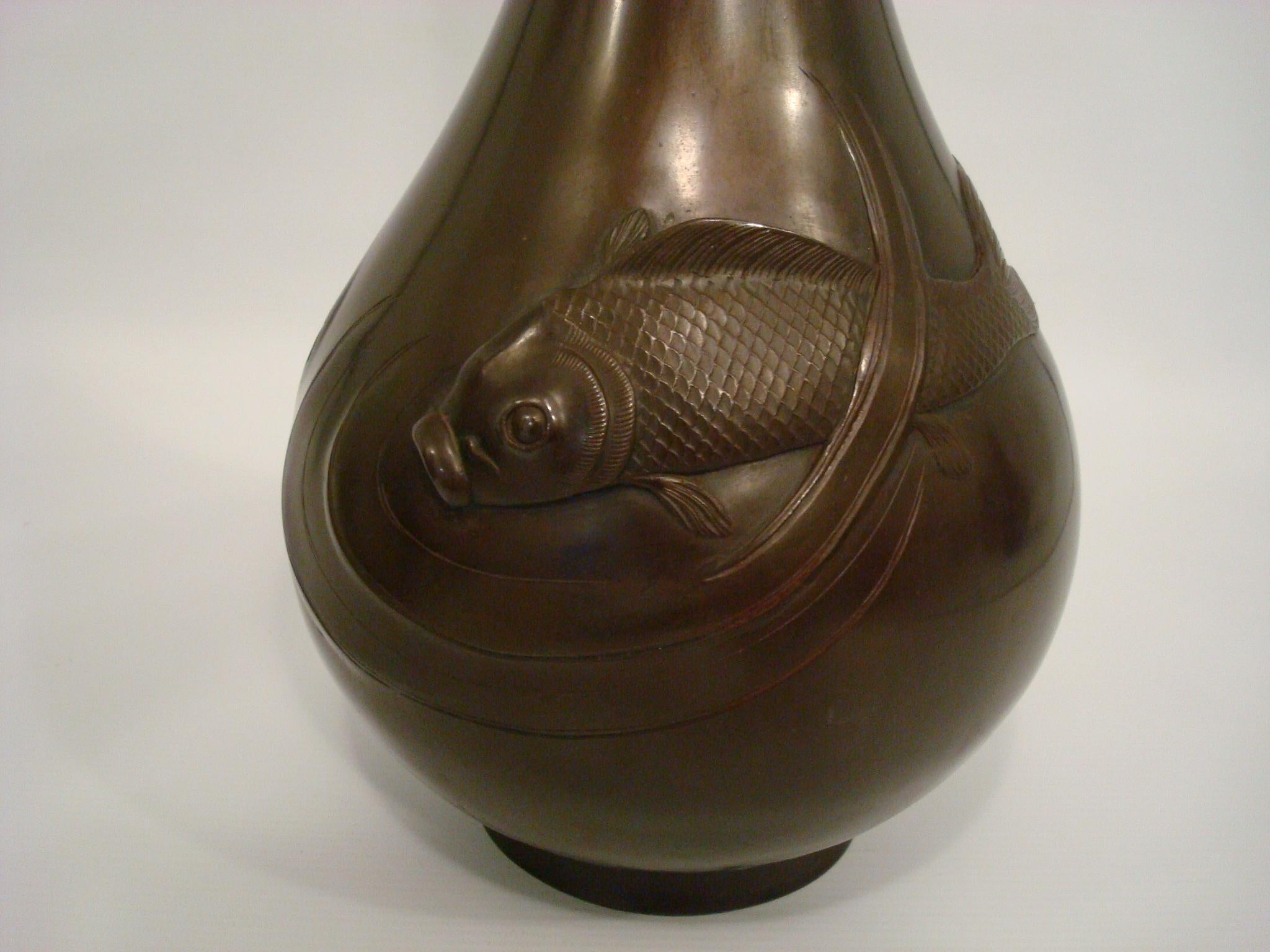 20th Century large pair of antique Japanese bronze vases with carp fish, Meiji period For Sale
