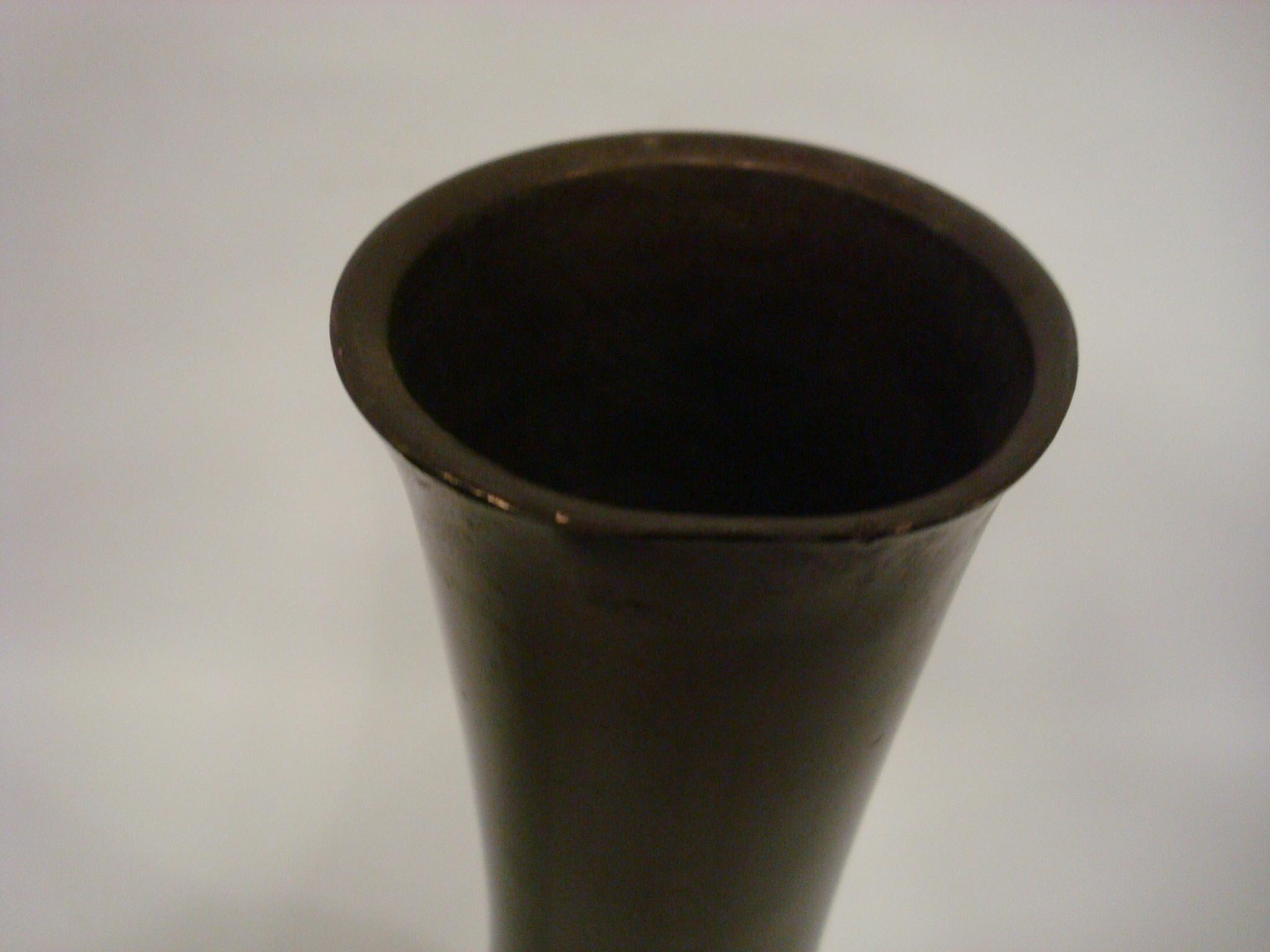 grande coppia di antichi vasi giapponesi in bronzo con pesci carpa, periodo Meiji in vendita 2