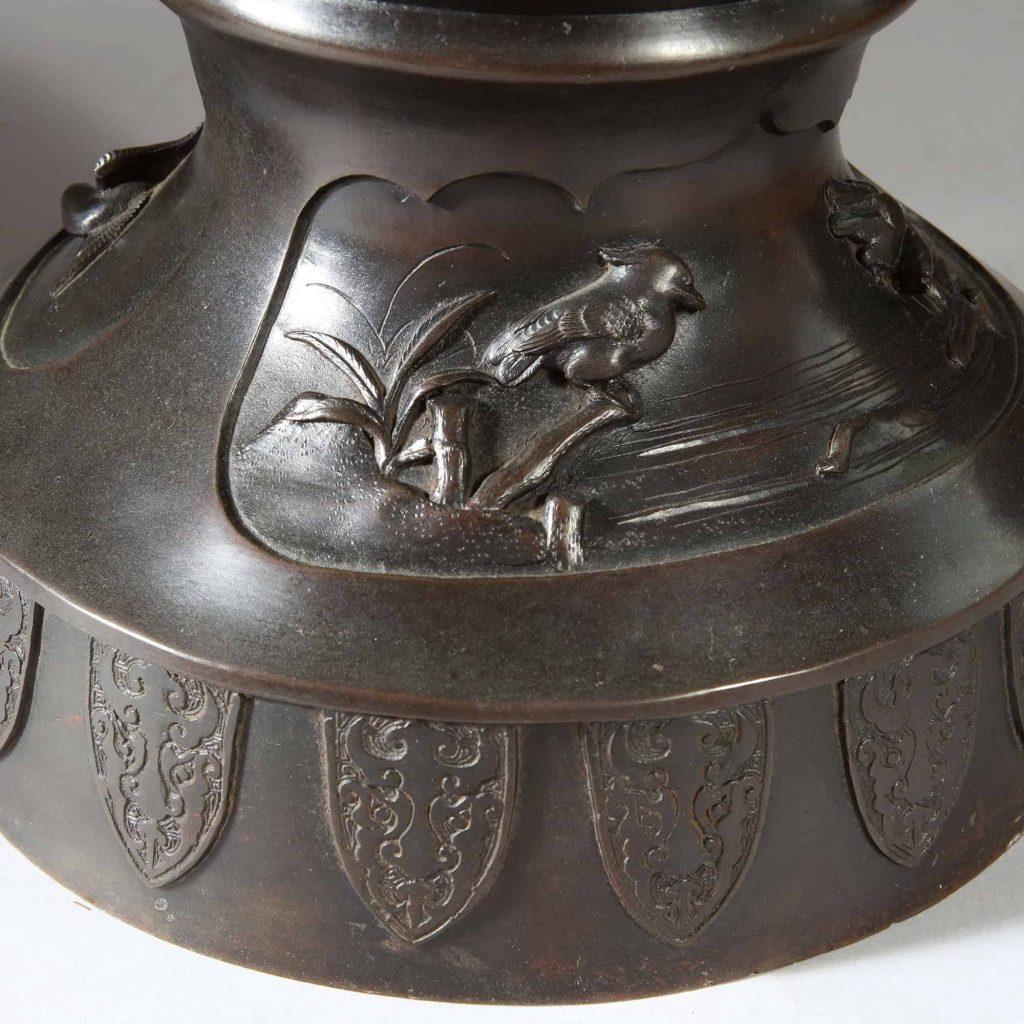 XIXe siècle Grande paire de vases anciens japonais Meiji en bronze en vente