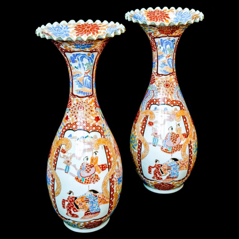 Large Pair of Antique Japanese Meiji Imari Vases For Sale at 1stdibs