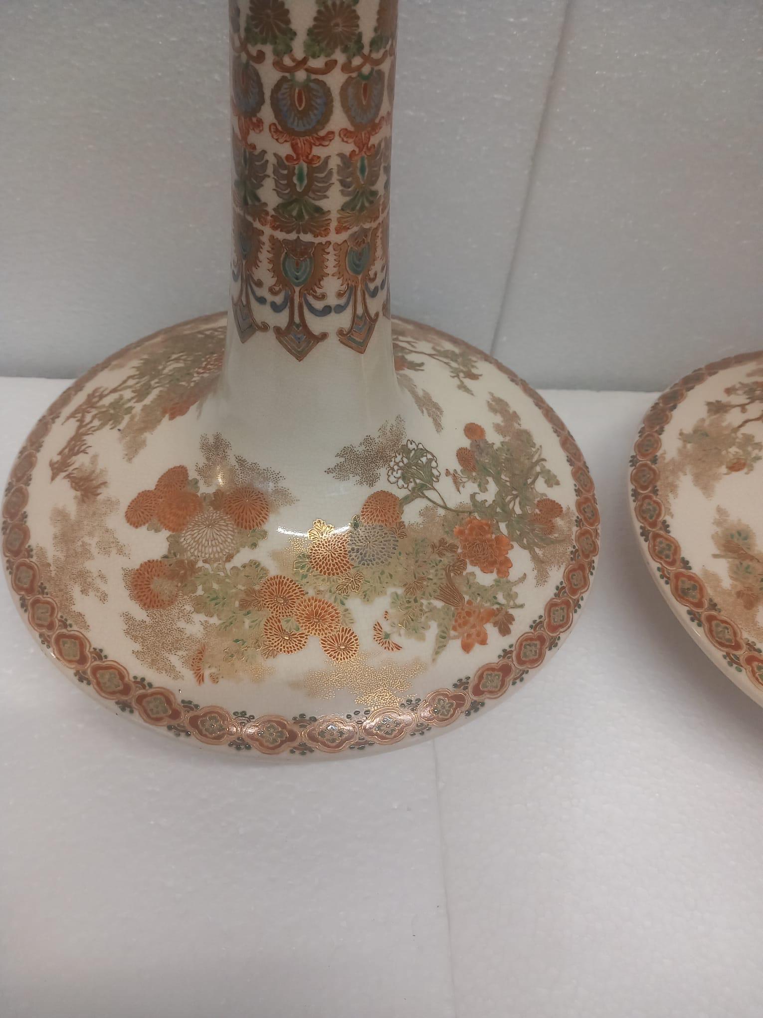 Grande coppia di antichi vasi giapponesi Satsuma, CIRCA 1870 - Simboli dell'eternità in vendita 3