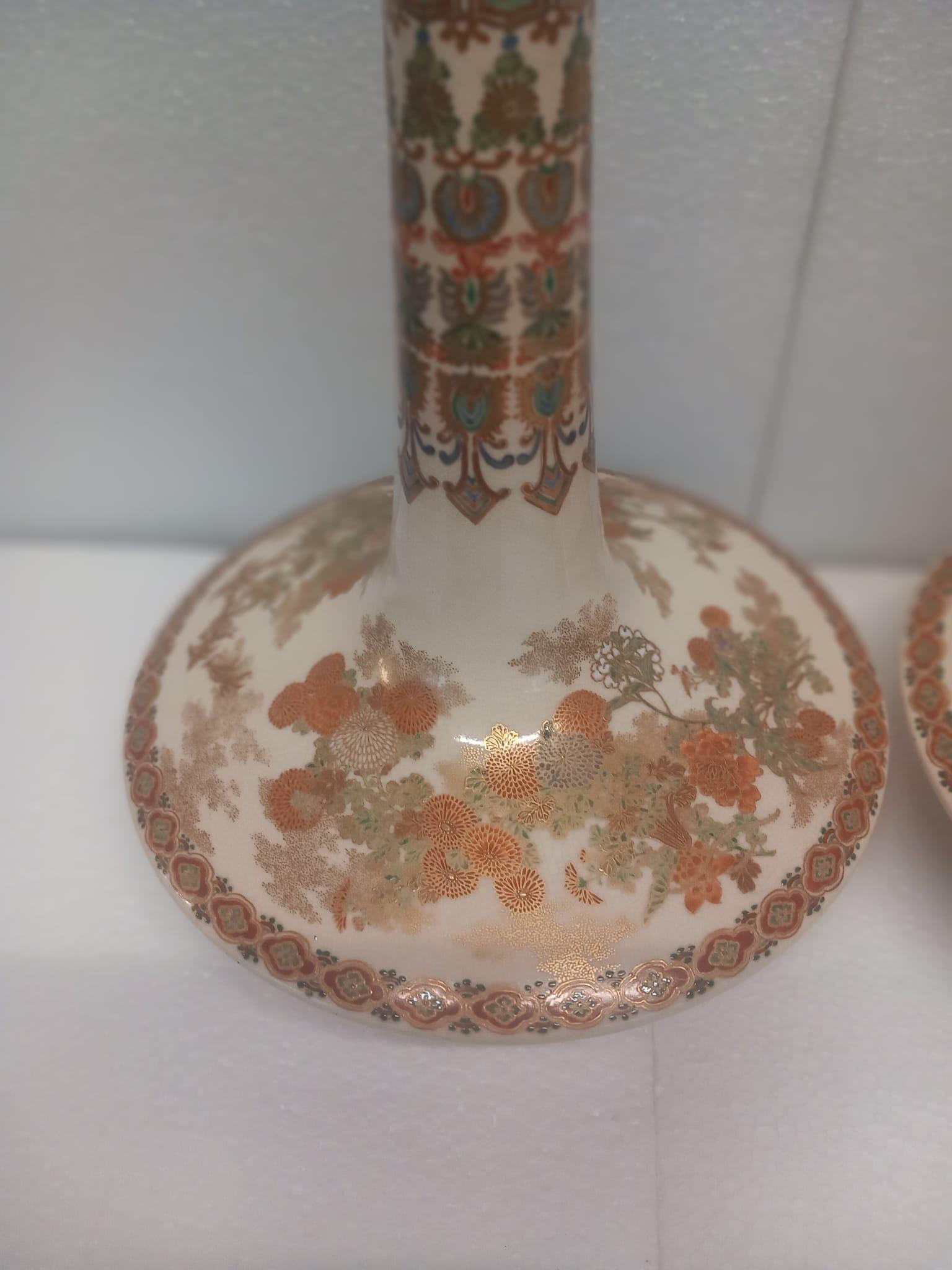 Grande coppia di antichi vasi giapponesi Satsuma, CIRCA 1870 - Simboli dell'eternità in vendita 5