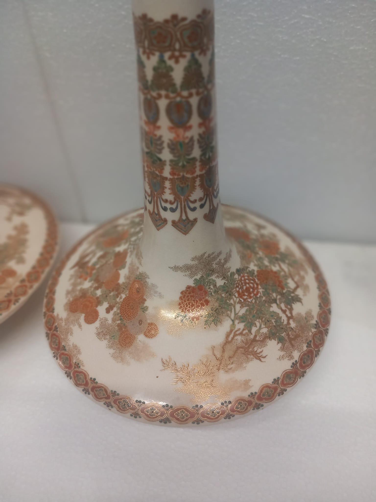 Grande coppia di antichi vasi giapponesi Satsuma, CIRCA 1870 - Simboli dell'eternità in vendita 8