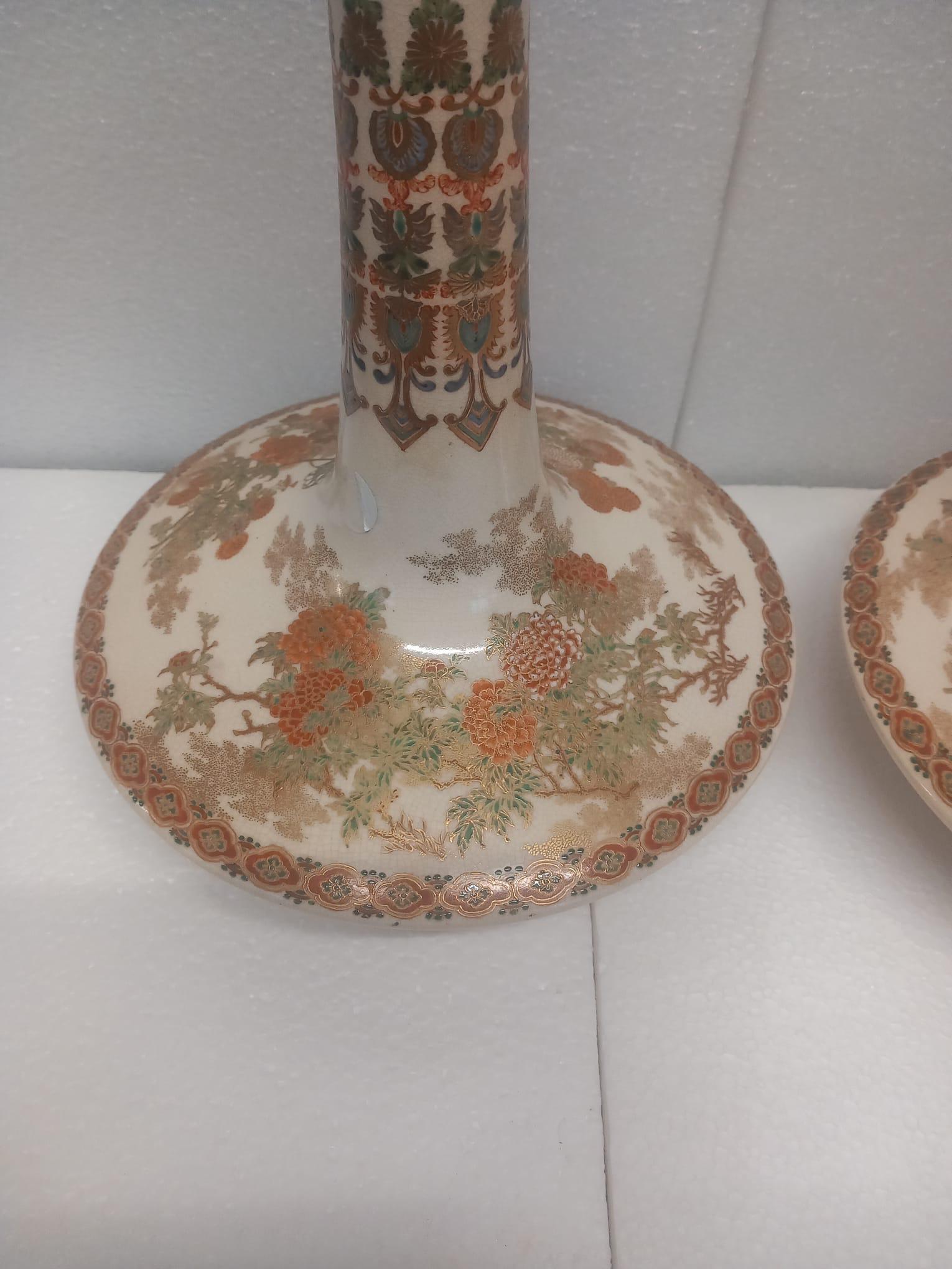 Meiji Grande coppia di antichi vasi giapponesi Satsuma, CIRCA 1870 - Simboli dell'eternità in vendita