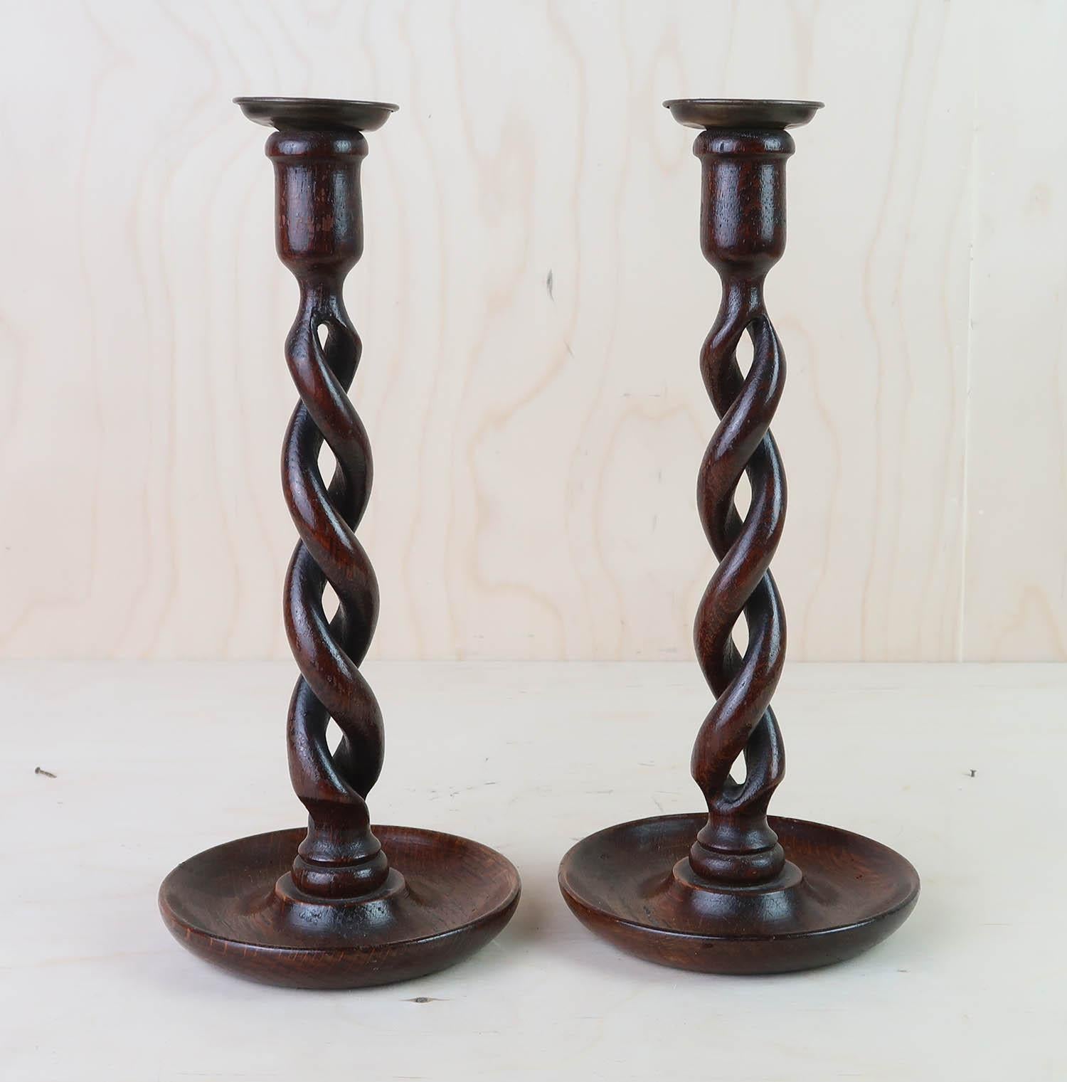 A super matching pair of oak open twist candlesticks.

Good condition. Lovely colour.

The brass sconces are original.

Free UK shipping


