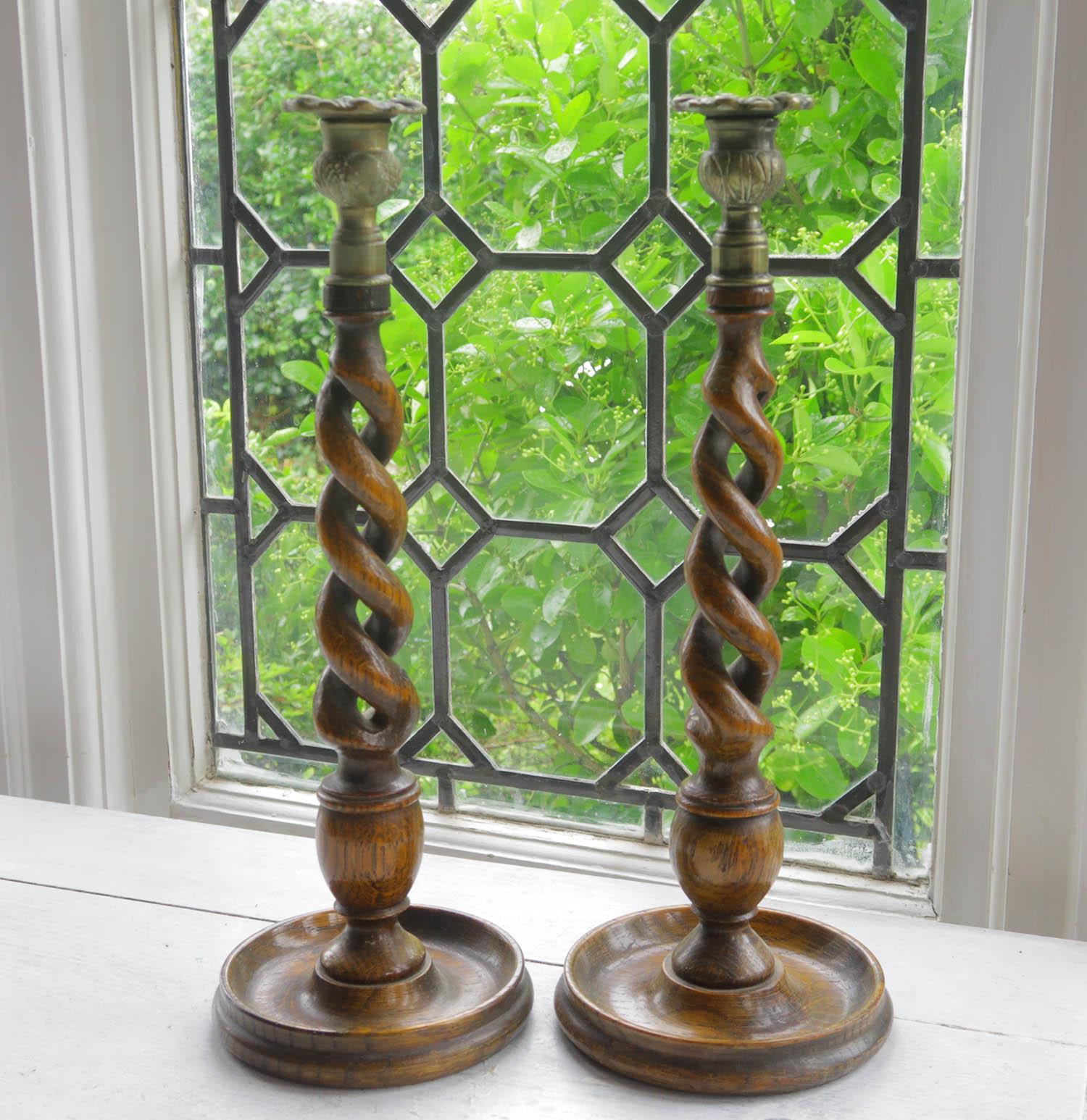 A super matching pair of oak open twist candlesticks.

Good condition. Lovely colour.

The cast brass sconces are original.

Free UK shipping


