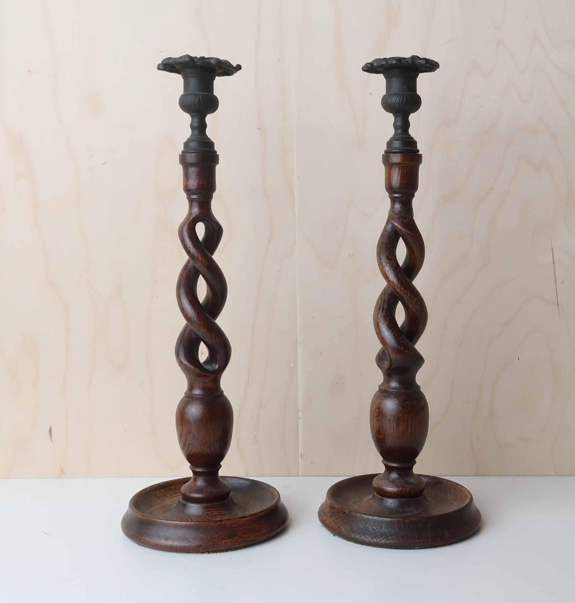 A super matching pair of oak open twist candlesticks.

Good condition. Lovely colour.

The cast brass sconces are original.

Free UK shipping


