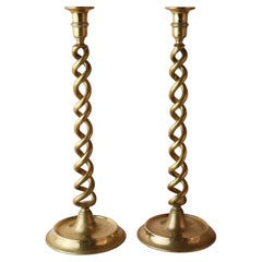 Großes Paar antiker durchbrochener Twist-Kerzenständer aus Messing. Englisch, 19. Jahrhundert