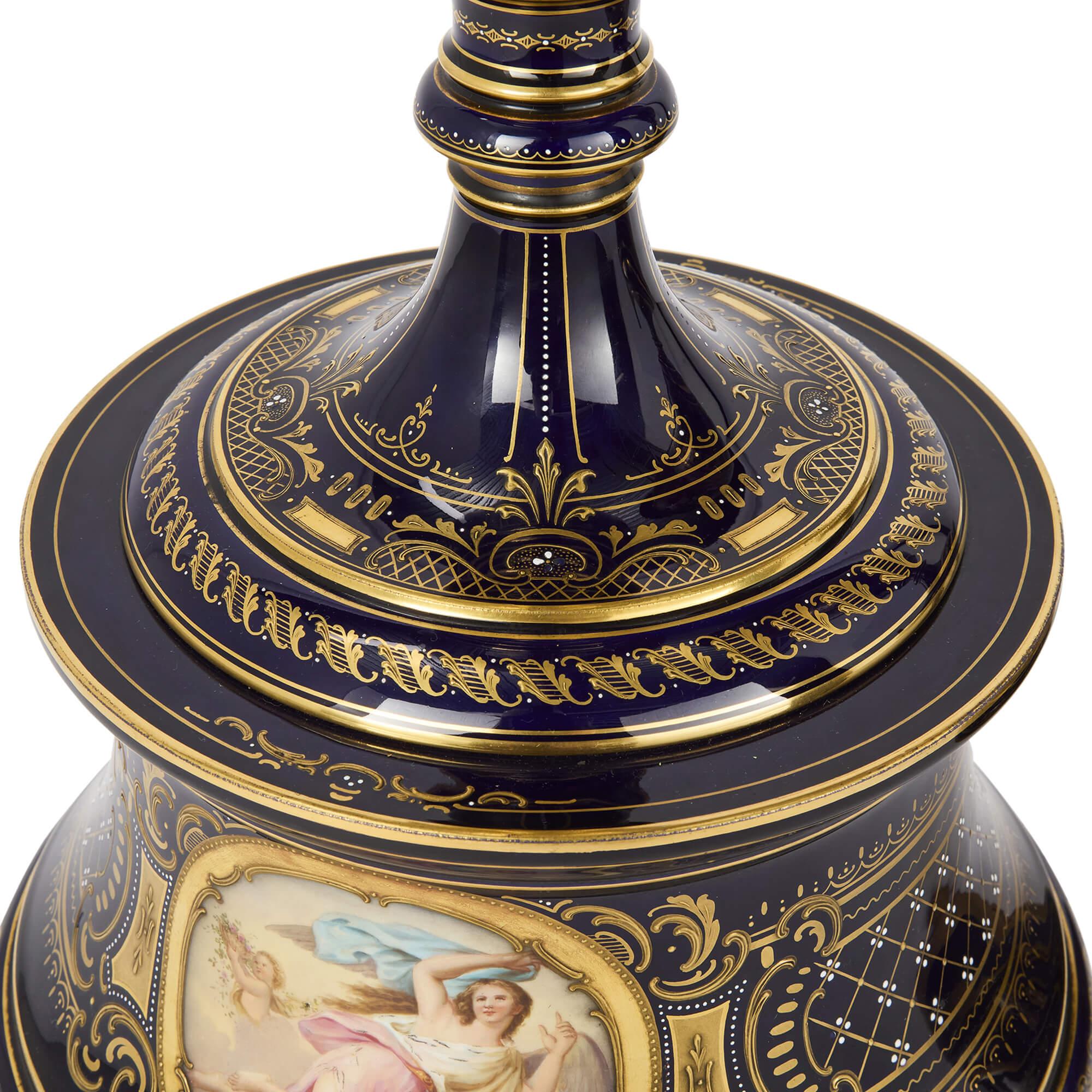Grande paire de vases anciens en Royal Vienna Porcelain Bon état - En vente à London, GB