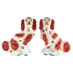 Coppia di cani Staffordshire antichi di grandi dimensioni