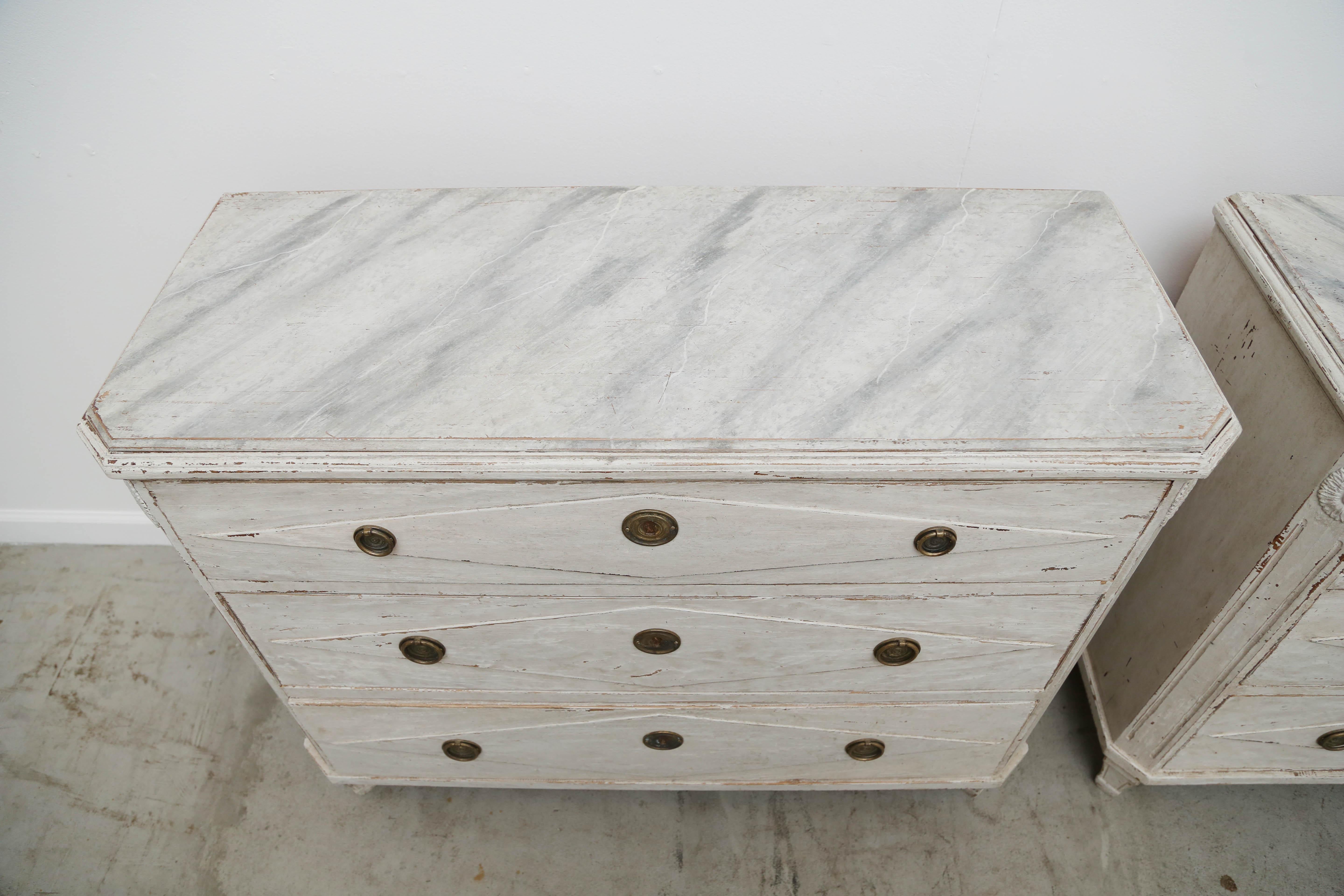 Large Pair of Antique Swedish Gustavian Style Painted Chests, 19th Century In Good Condition In West Palm Beach, FL