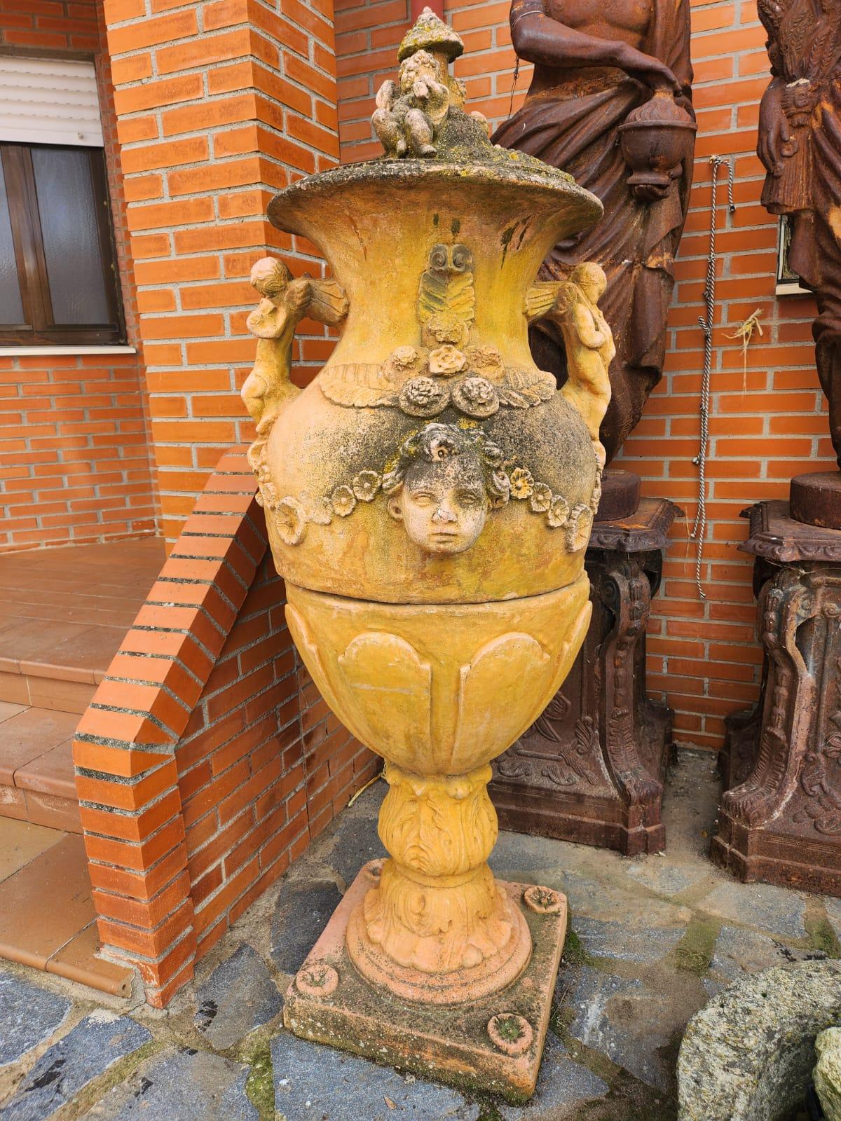 Large Pair of Antique Tuscan Terracotta Vases – 170 cm For Sale 2