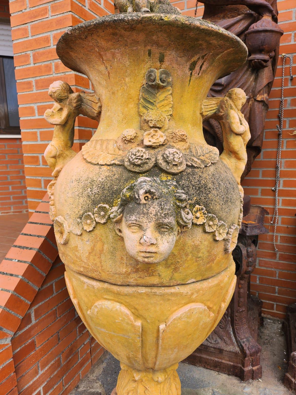 Large Pair of Antique Tuscan Terracotta Vases – 170 cm For Sale 3