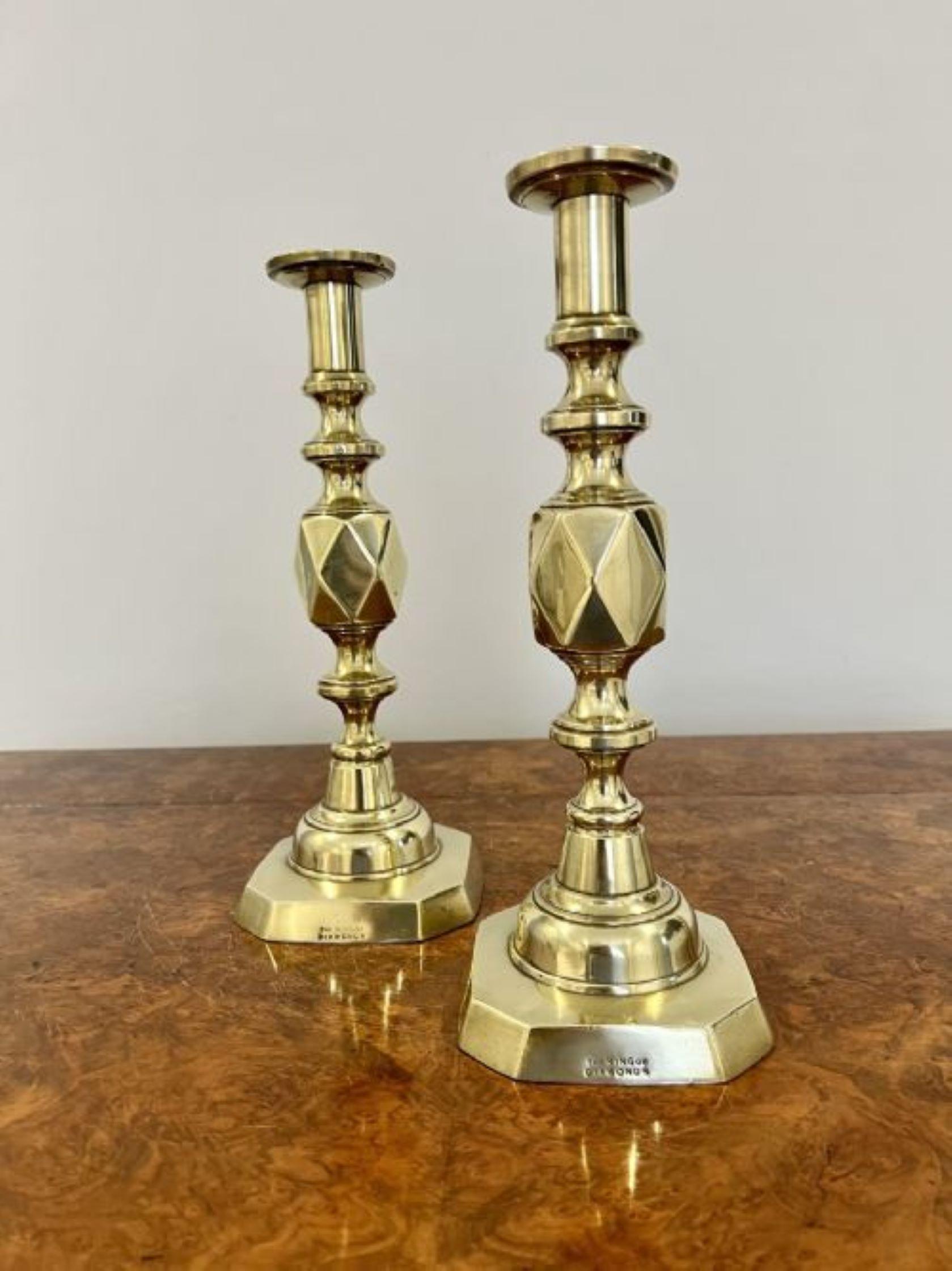 Victorien Grande paire de chandeliers victoriens anciens en laiton roi des diamants en vente