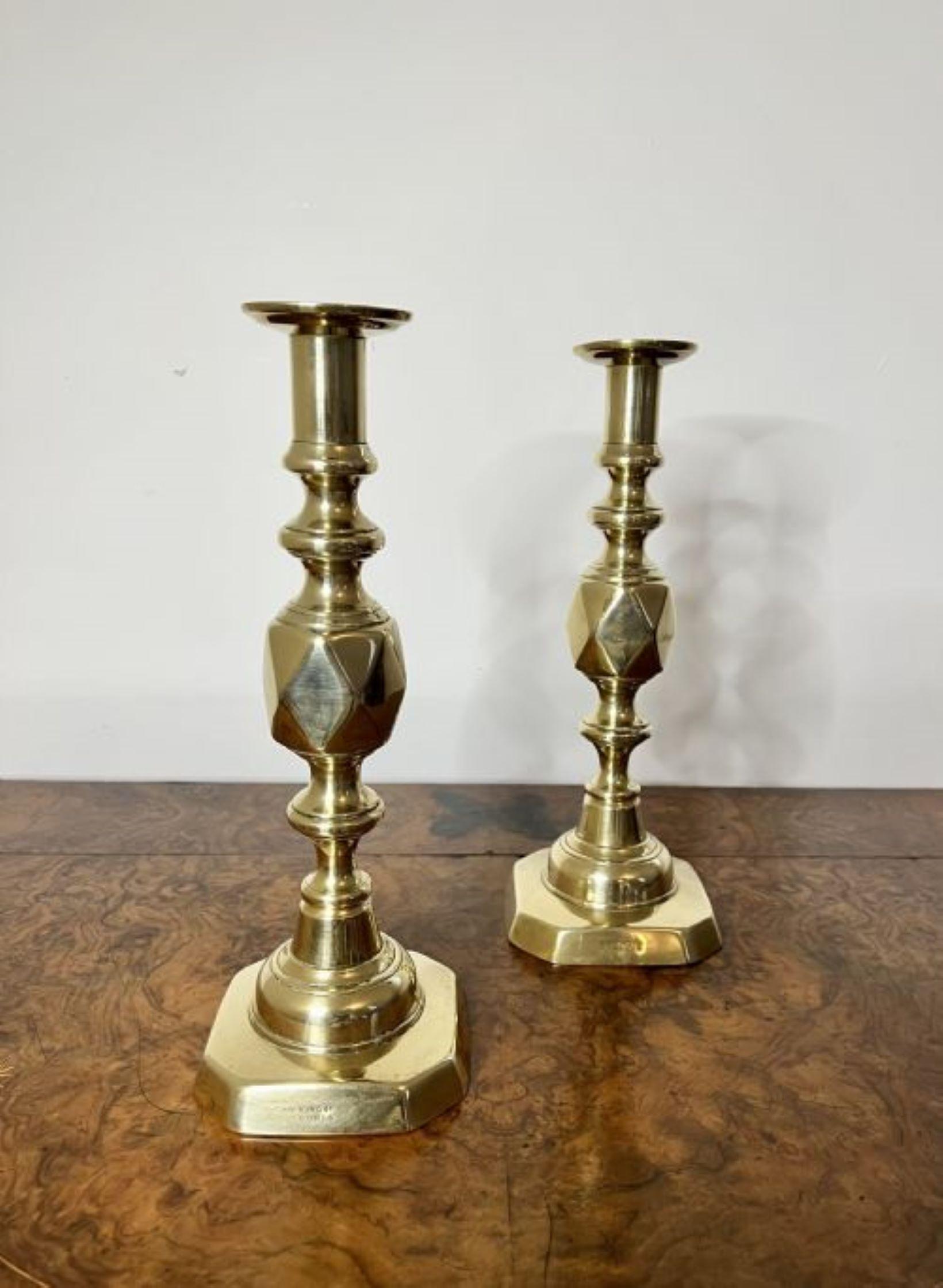 Grande paire de chandeliers victoriens anciens en laiton roi des diamants Bon état - En vente à Ipswich, GB