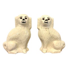 Grande paire de chiens Staffordshire de qualité victorienne