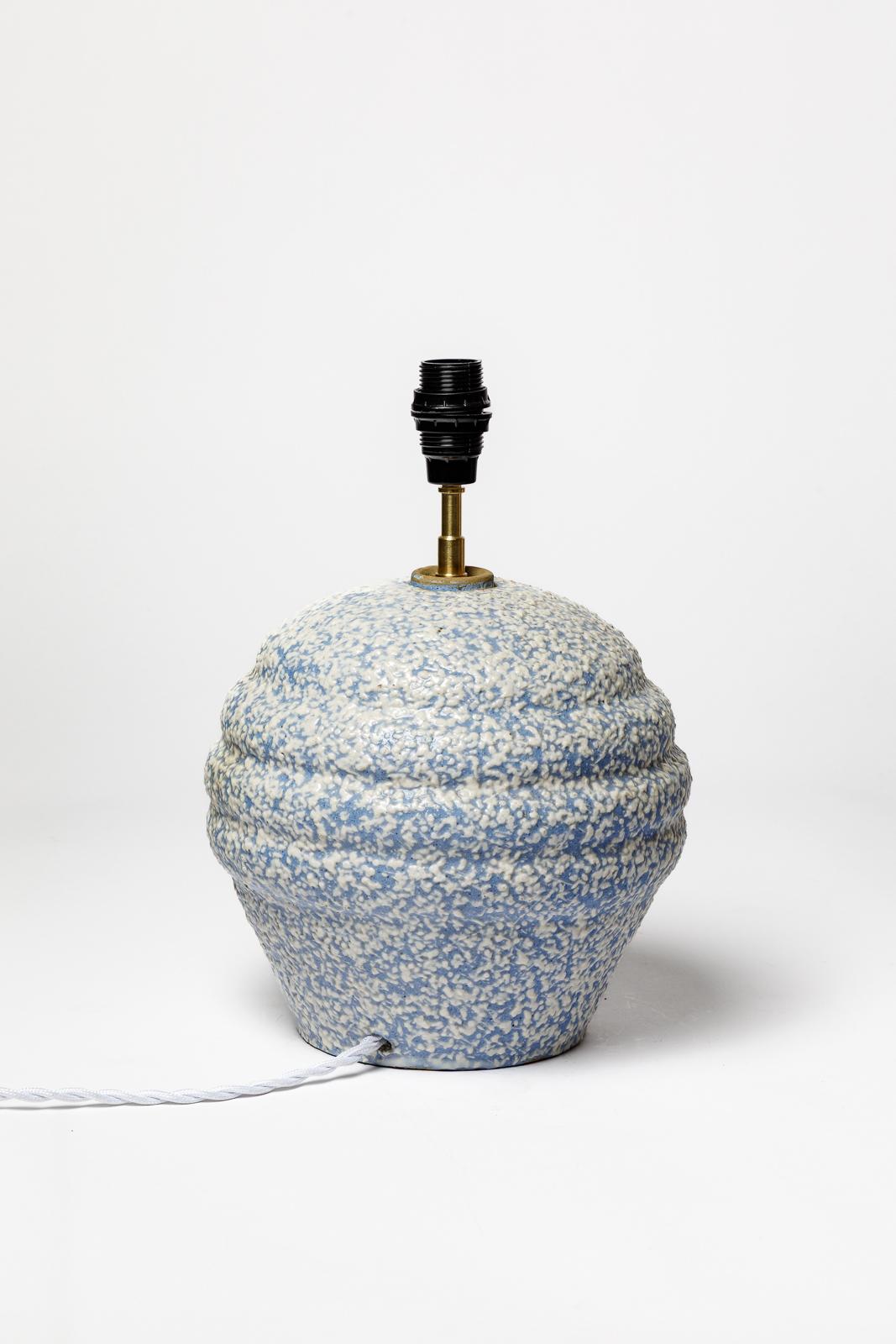 Grande paire de lampes de table art déco en céramique bleue et blanche circa 1940 20ème Excellent état - En vente à Neuilly-en- sancerre, FR