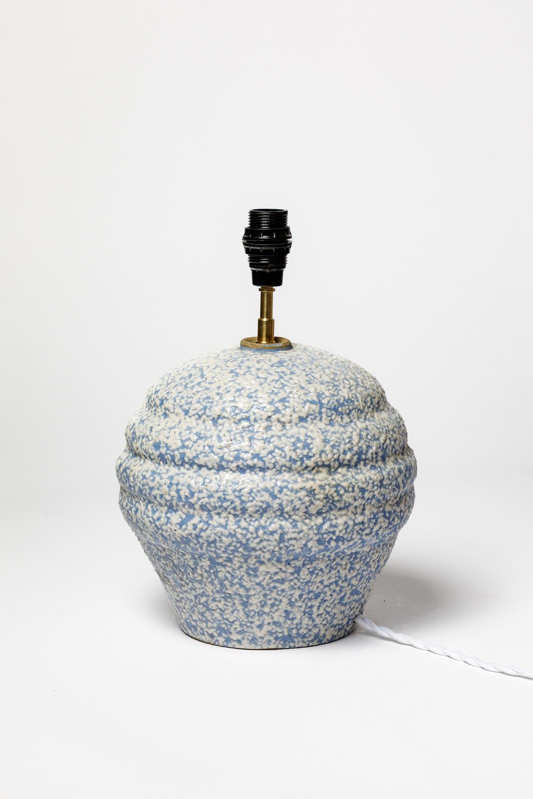 20ième siècle Grande paire de lampes de table art déco en céramique bleue et blanche circa 1940 20ème en vente