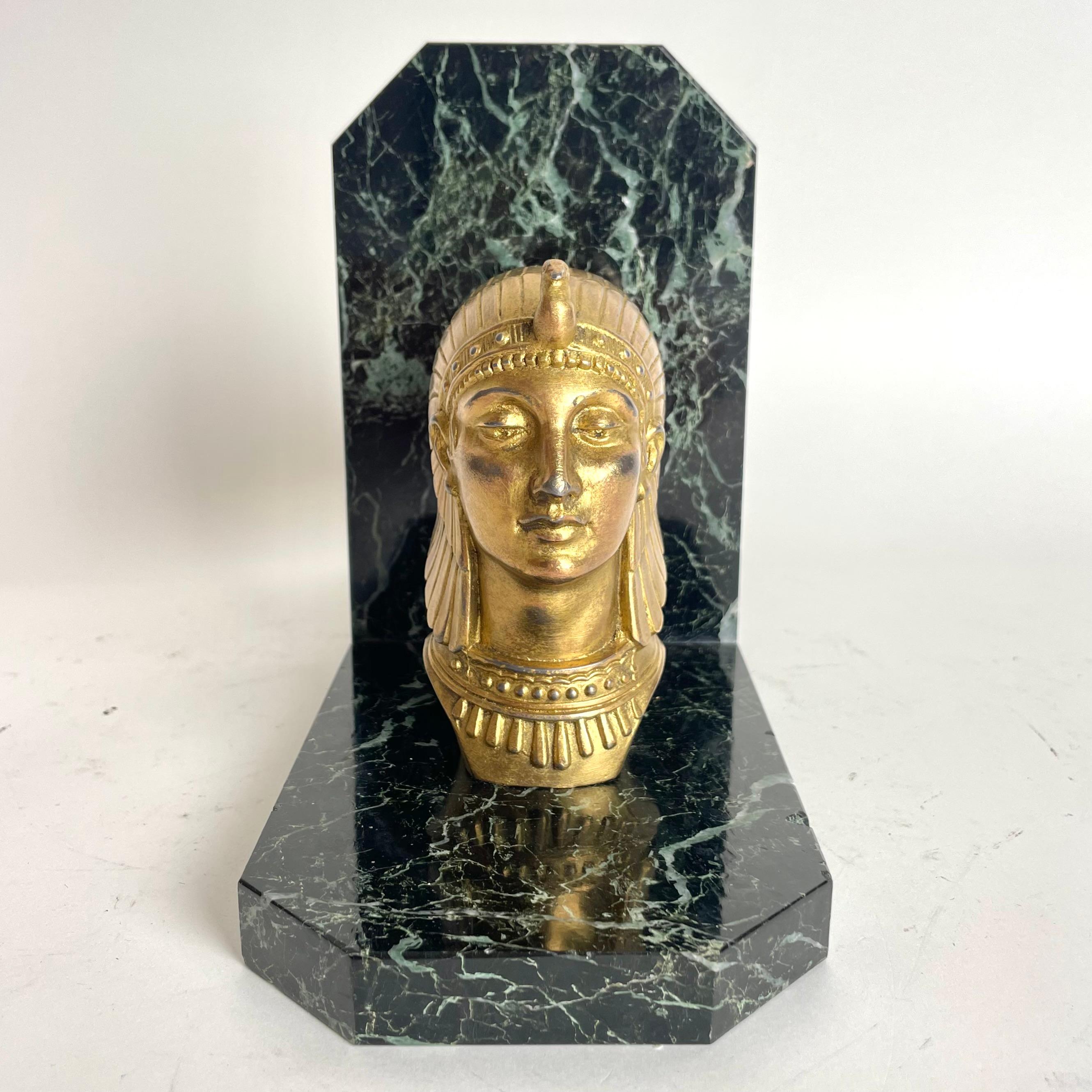 Großes Paar Art Deco Buchstützen signiert von Maurice Frecourt aus den 1920er Jahren (Marmor)