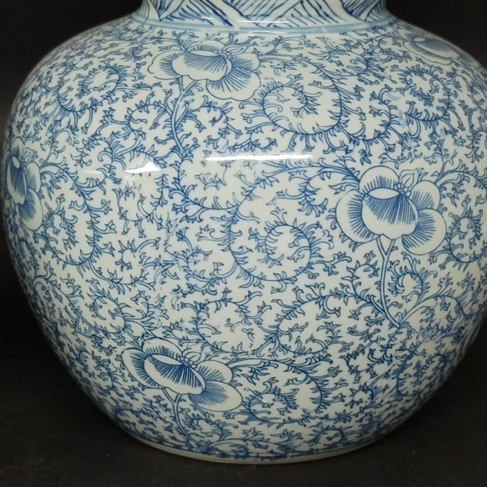 Large Pair of Blue and White Chinese Double Gourd Vases In Good Condition For Sale In Norton, MA
