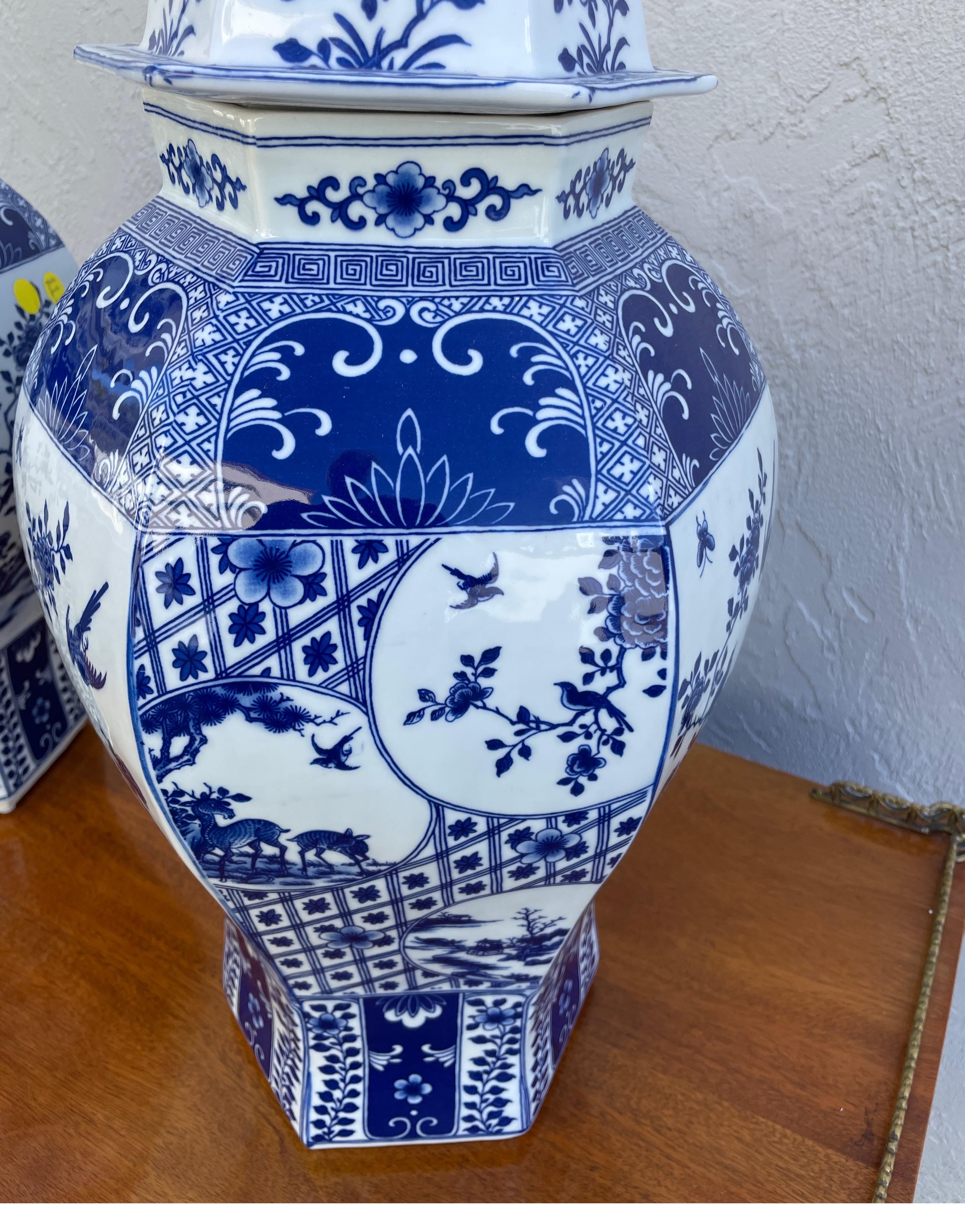 Large Pair of Blue & White Ginger Jars with Foo Dog Lids In Good Condition For Sale In West Palm Beach, FL