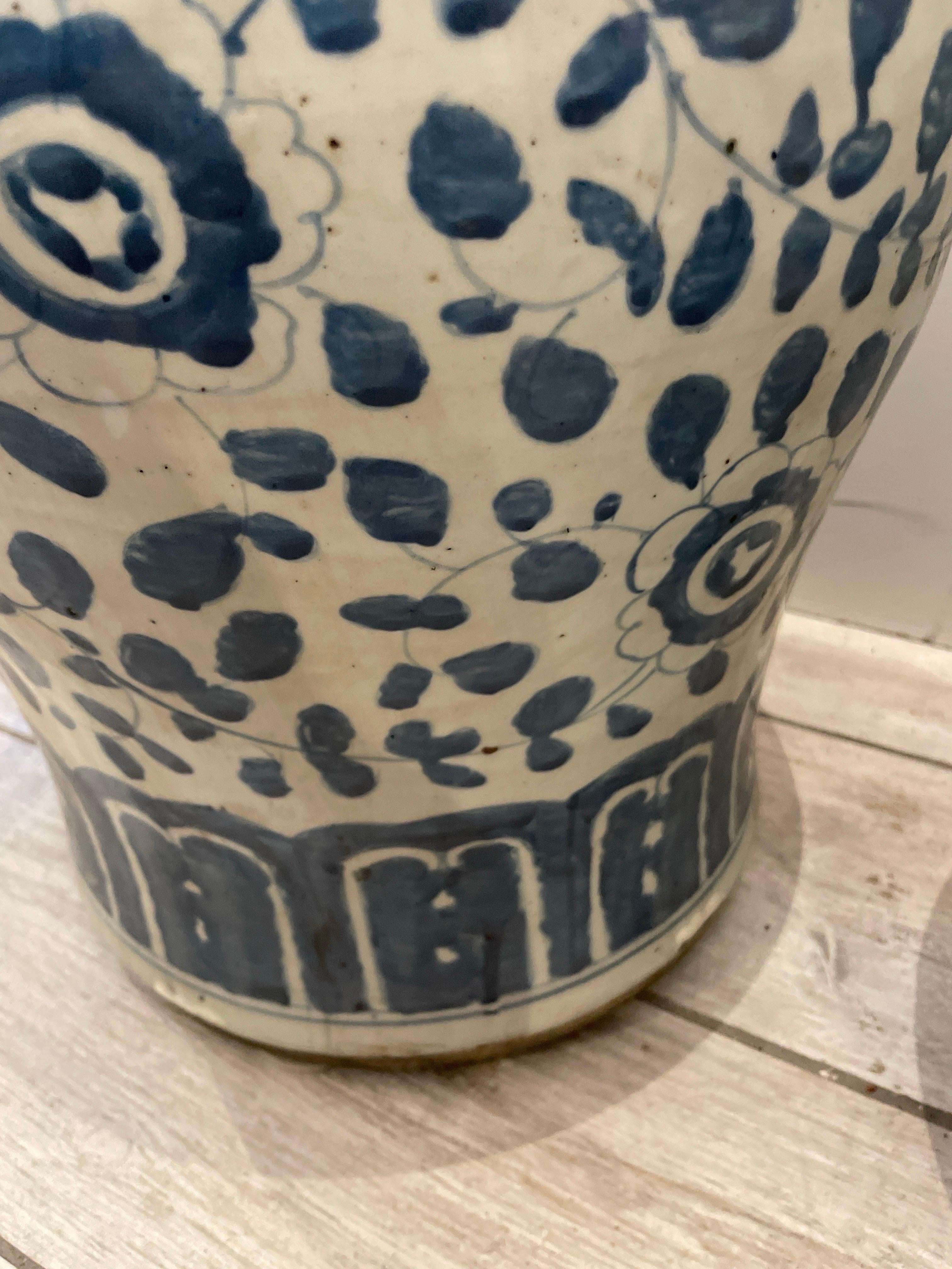 Großes Paar blau-weißer Ingwergefäße mit Foo Dog-Deckeln, Foo Dog im Angebot 2