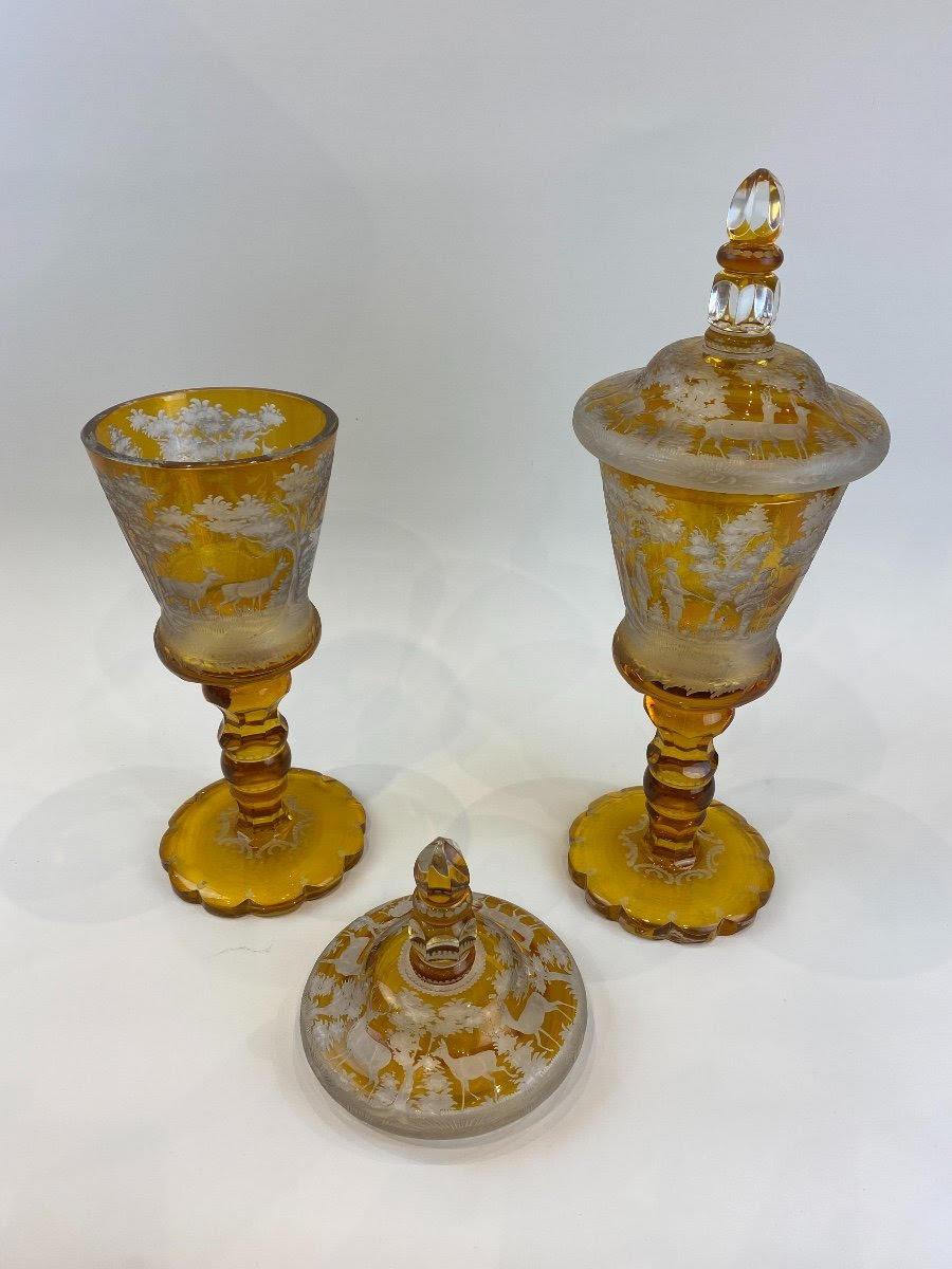 Grande paire de gobelets en cristal de Bohême, 19e siècle.

Paire de gobelets en cristal de Bohême du XIXe siècle, d'époque Napoléon III, en parfait état.
H : 43cm, D : 16cm