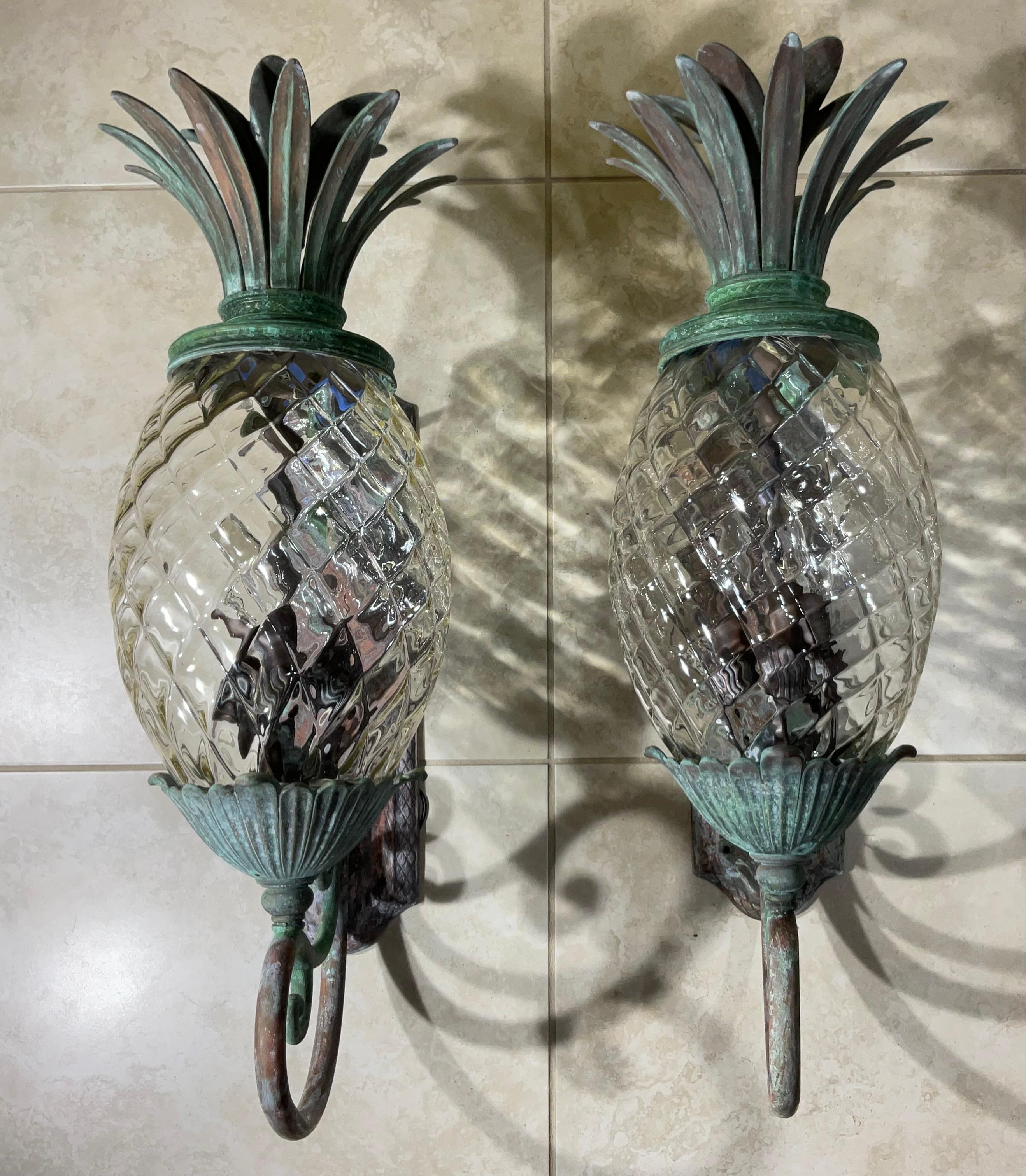 Beautiful pair of pineapple wall lights, made of bronze and solid brass with three 60/watt light each , great patina , decorative for indoor or outdoor.
Clear glass .
Ready you use .
