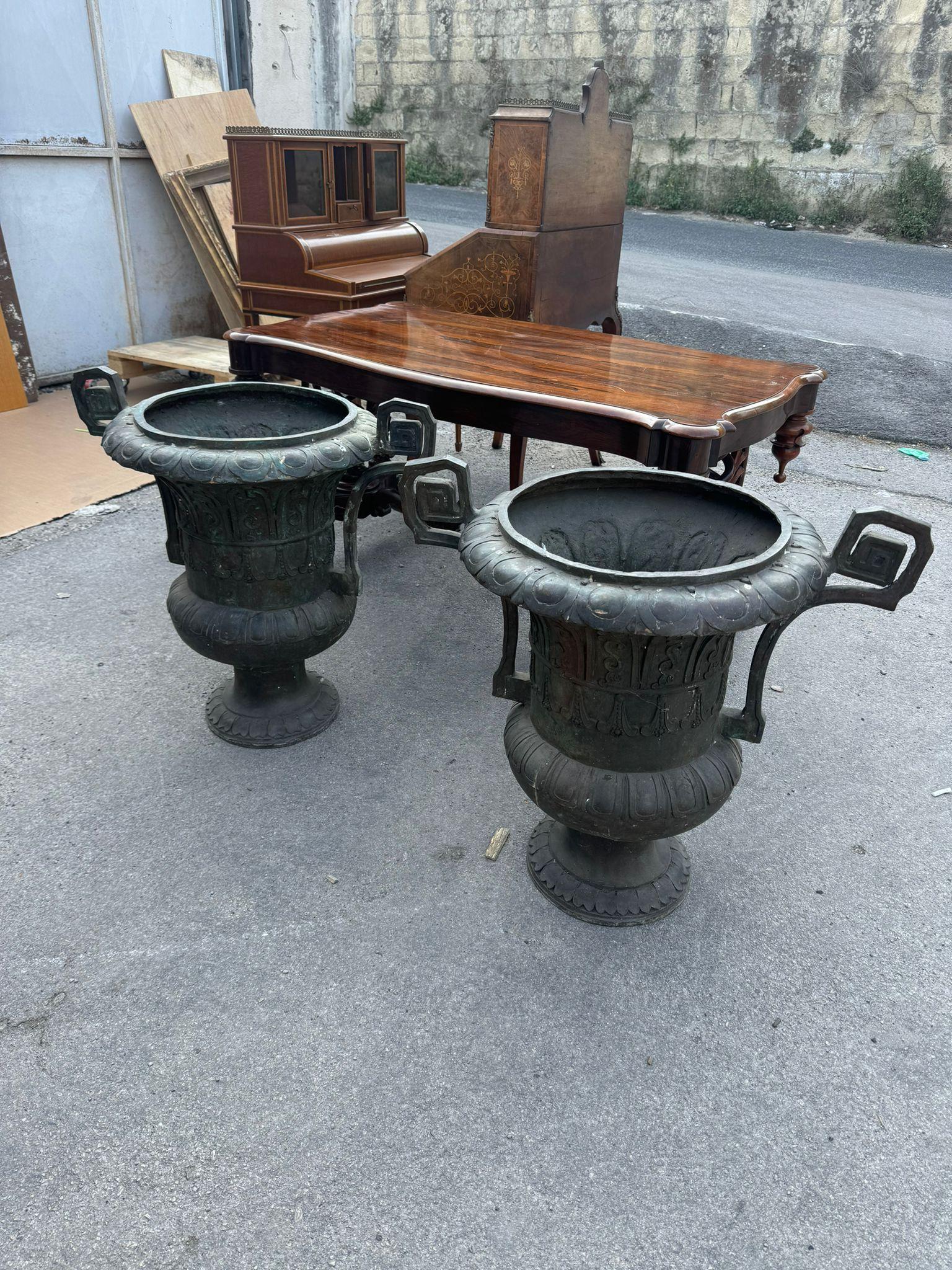 GRANDE PAIRE DE VASES EN BRONZE 80 CM
GRANDE PAIRE DE VASES EN BRONZE DES ANNÉES 1950. ILS POSSÈDENT DES PALAIS DE GRANDE QUALITÉ. MESURES 80 CMX60X50 cm