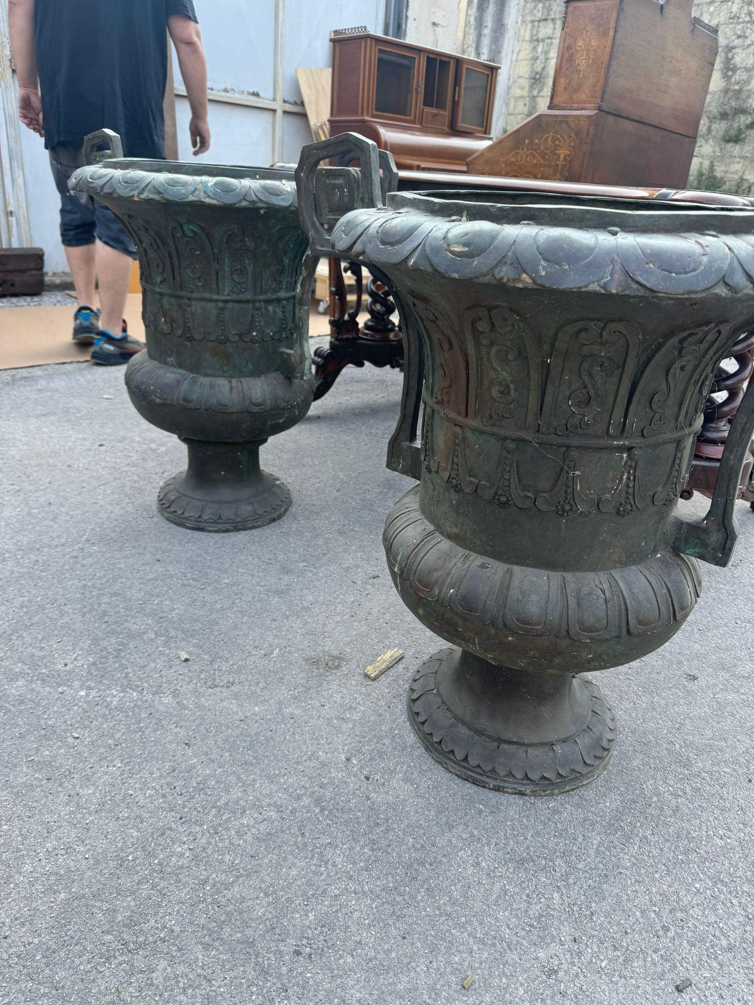 Milieu du XXe siècle Grande paire de vases en bronze 80 cm en vente