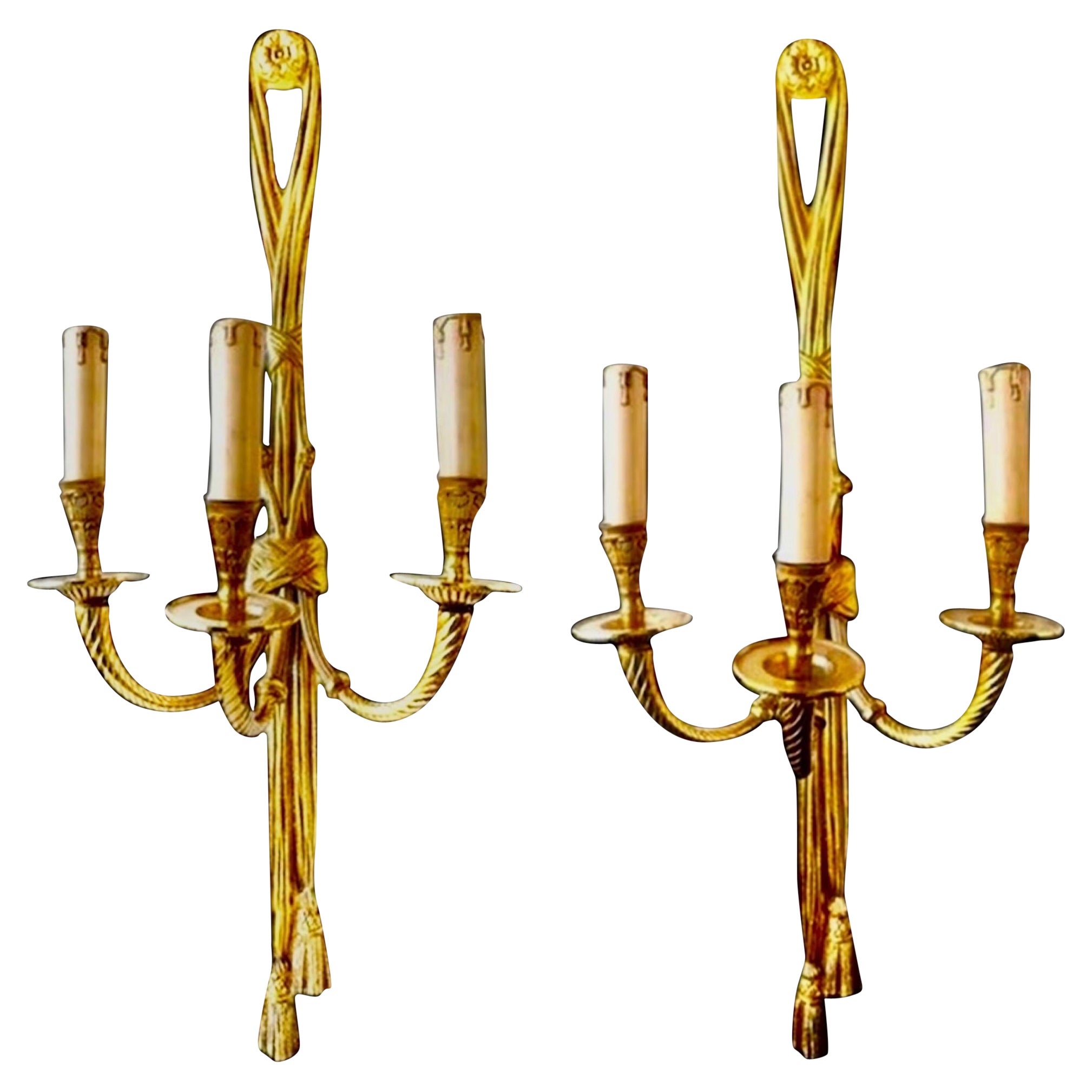 Grande coppia di lampade da parete in bronzo in stile Luigi XVI francese del XX secolo