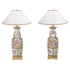 Großes Paar chinesische Canton-/Rosenmedaillon-Vasen/Lampen, 19. Jahrhundert