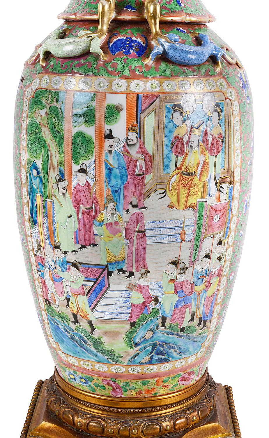 Großes Paar Kanton-/Rosenmedaillon-Vasen oder Lampen, 19. Jahrhundert im Zustand „Gut“ im Angebot in Brighton, Sussex