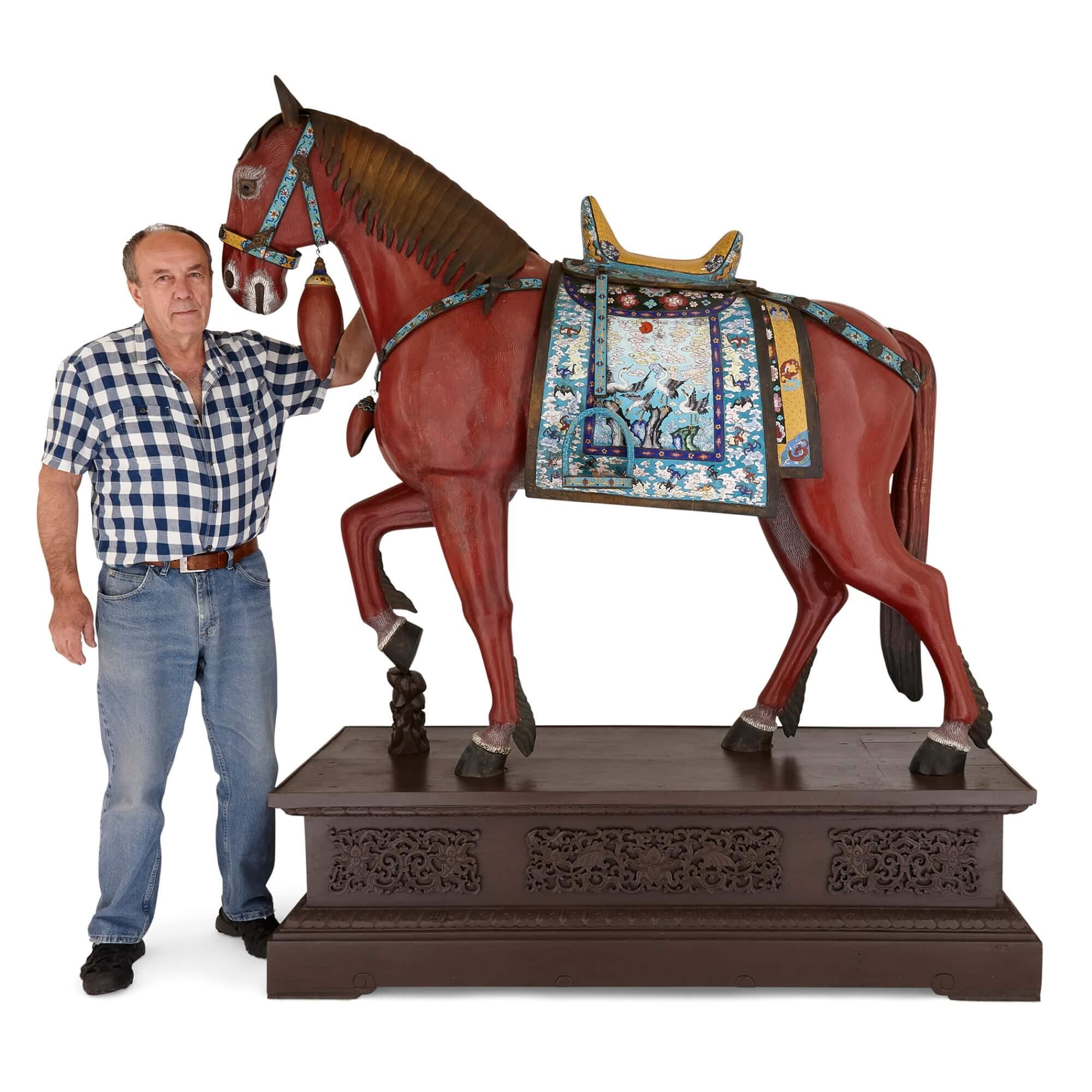 Großes Paar chinesischer Cloisonné-Emaille-Pferdeskulpturen im Angebot 6