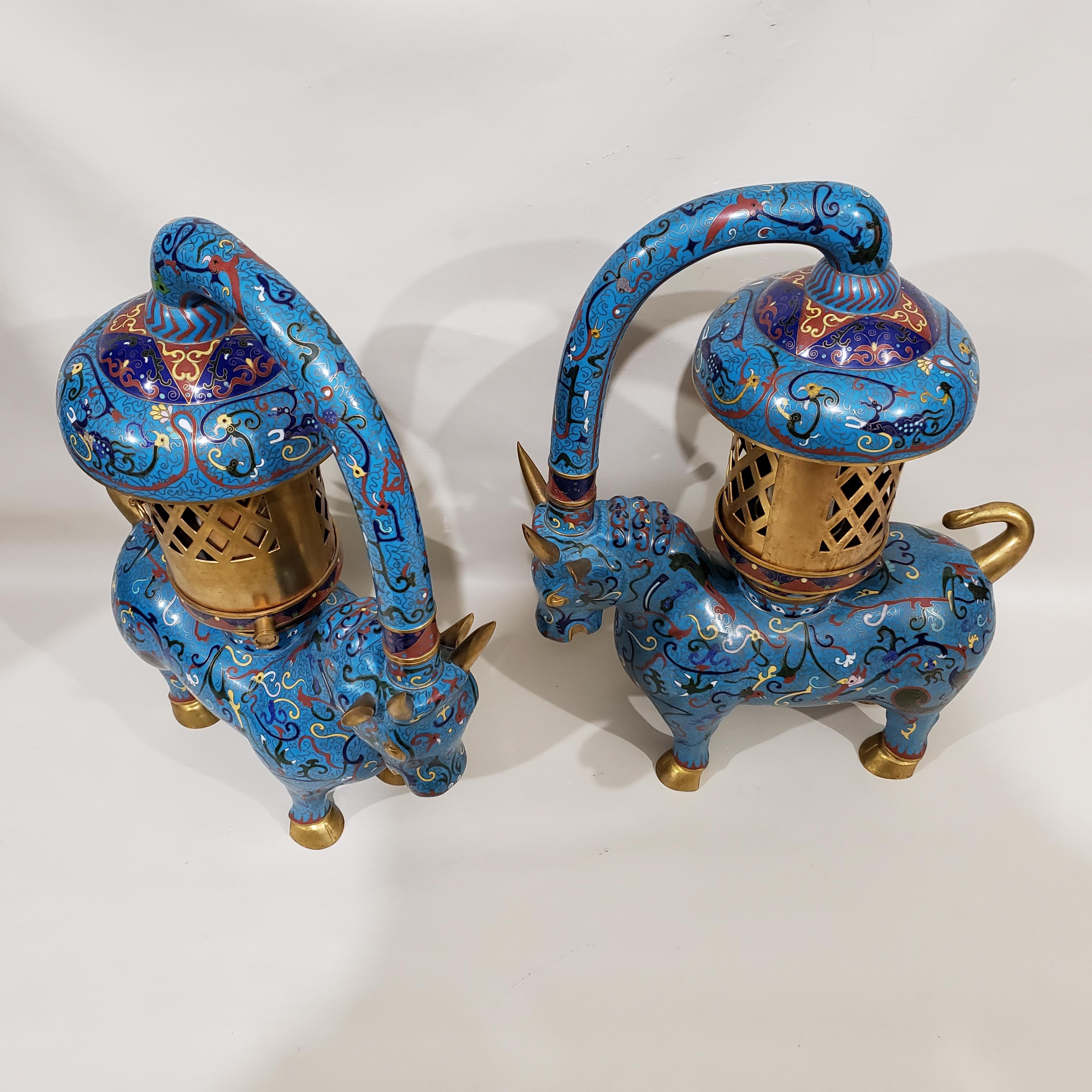 Esportazione cinese Grande coppia di lanterne cinesi in smalto cloisonné in vendita