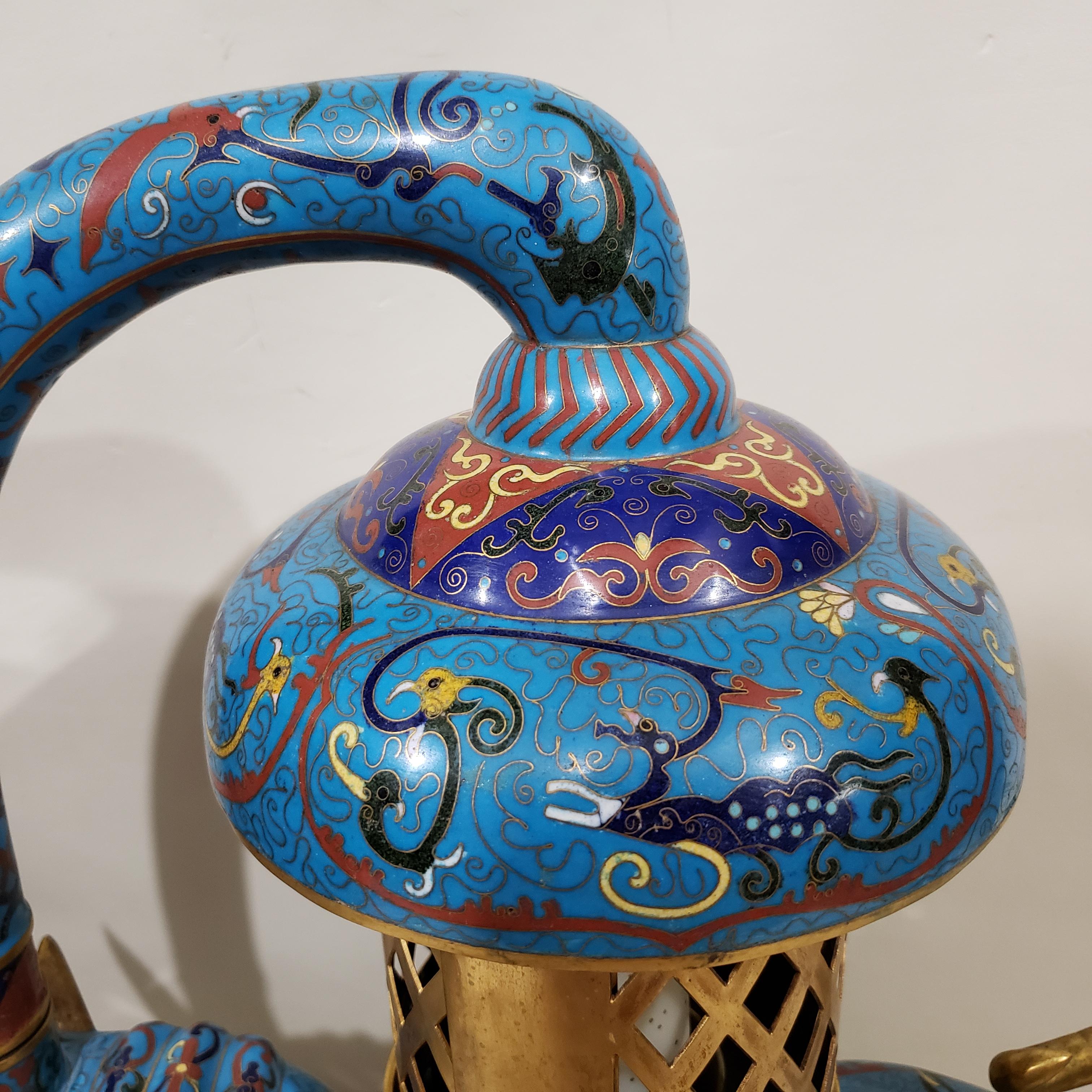 Large Pair of Chinese Cloisonné Enamel Lanterns In Good Condition For Sale In Hamilton, Ontario