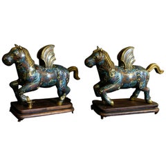 Grande coppia di cavalli alati cinesi cloisonné su base originale in Wood