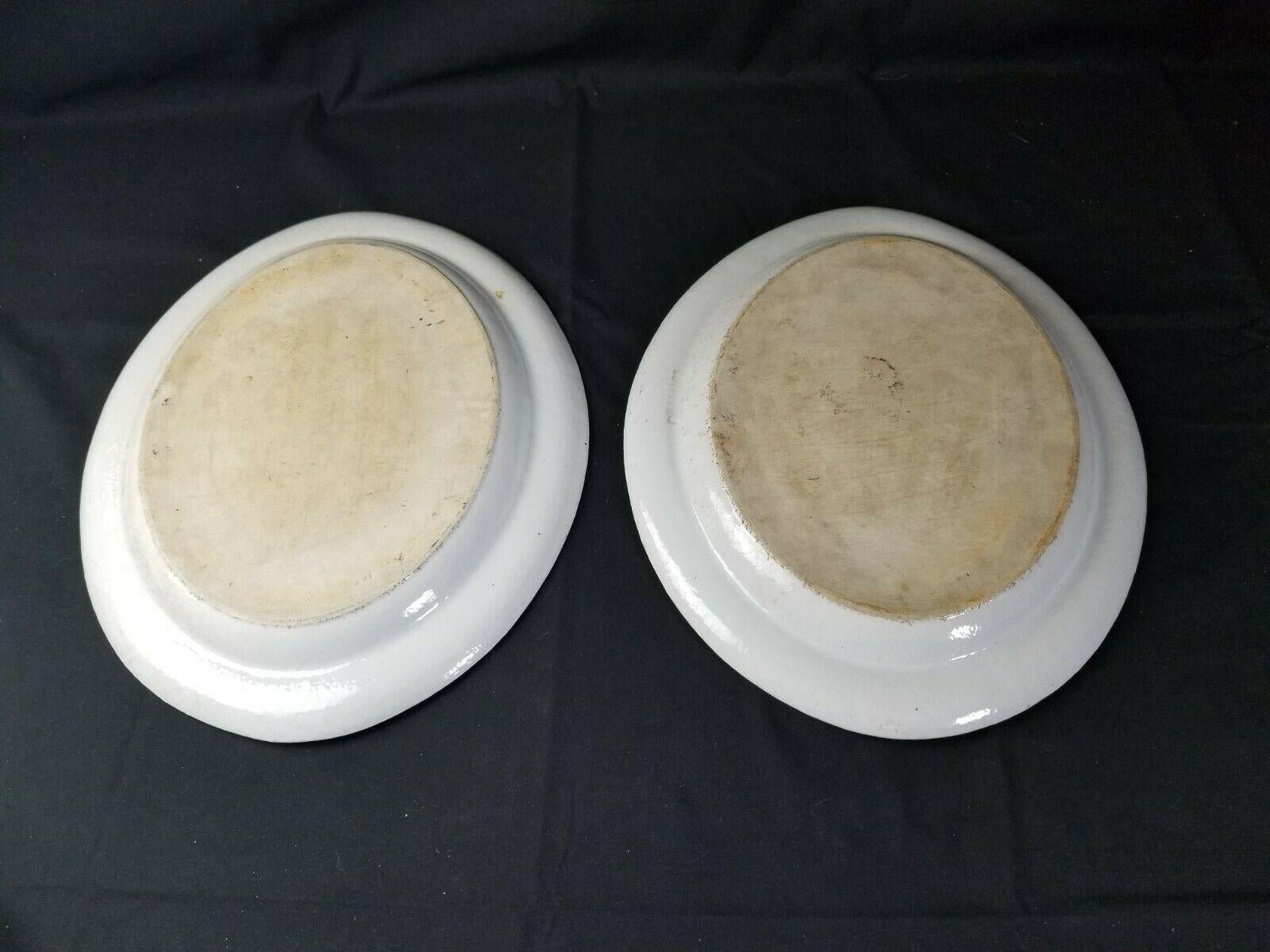Porcelain Large Pair of Chinese Export Armorial Platters, 18th Century For Sale
